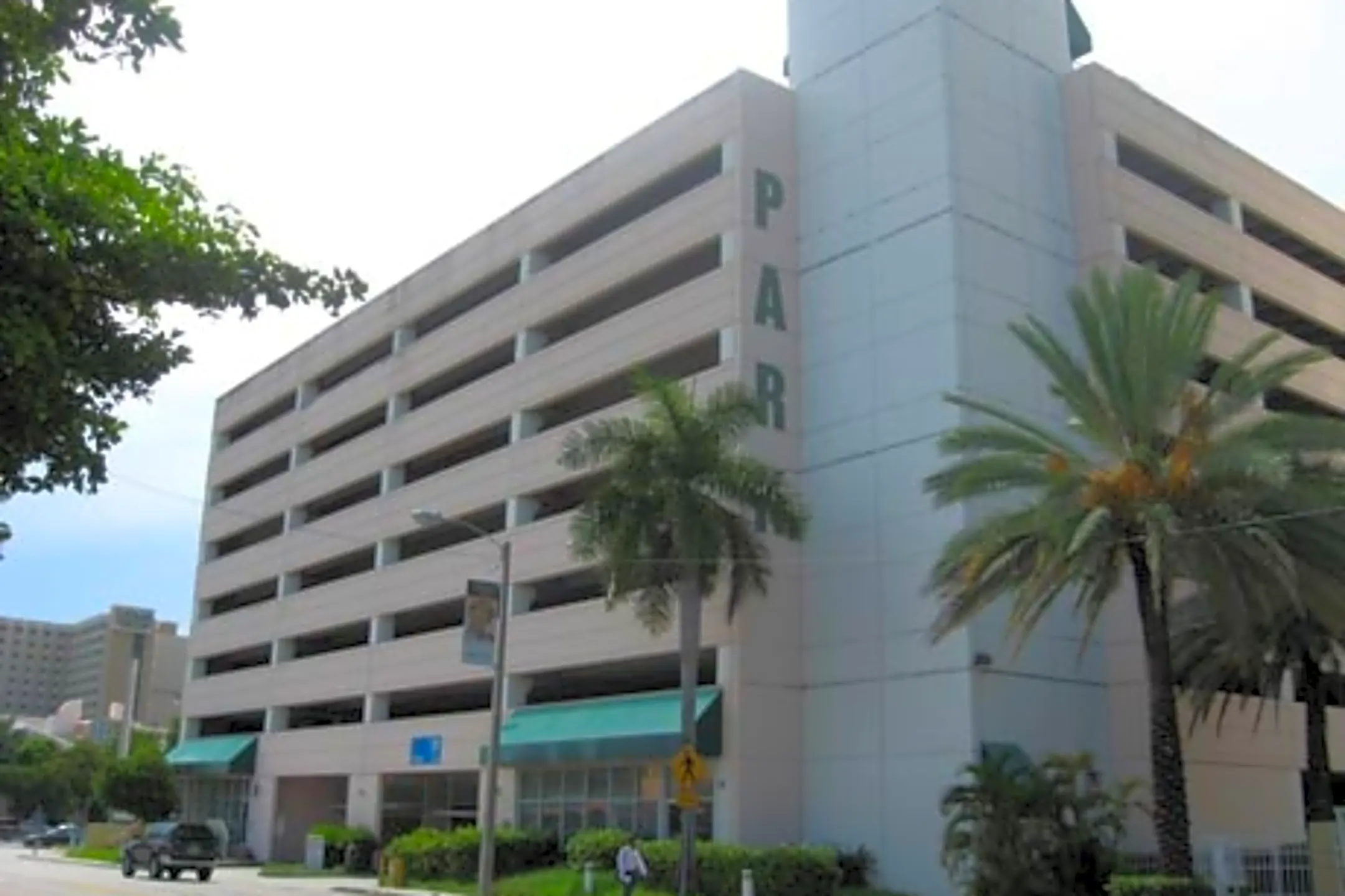 Dominion Tower Apartments - Miami, FL 33136