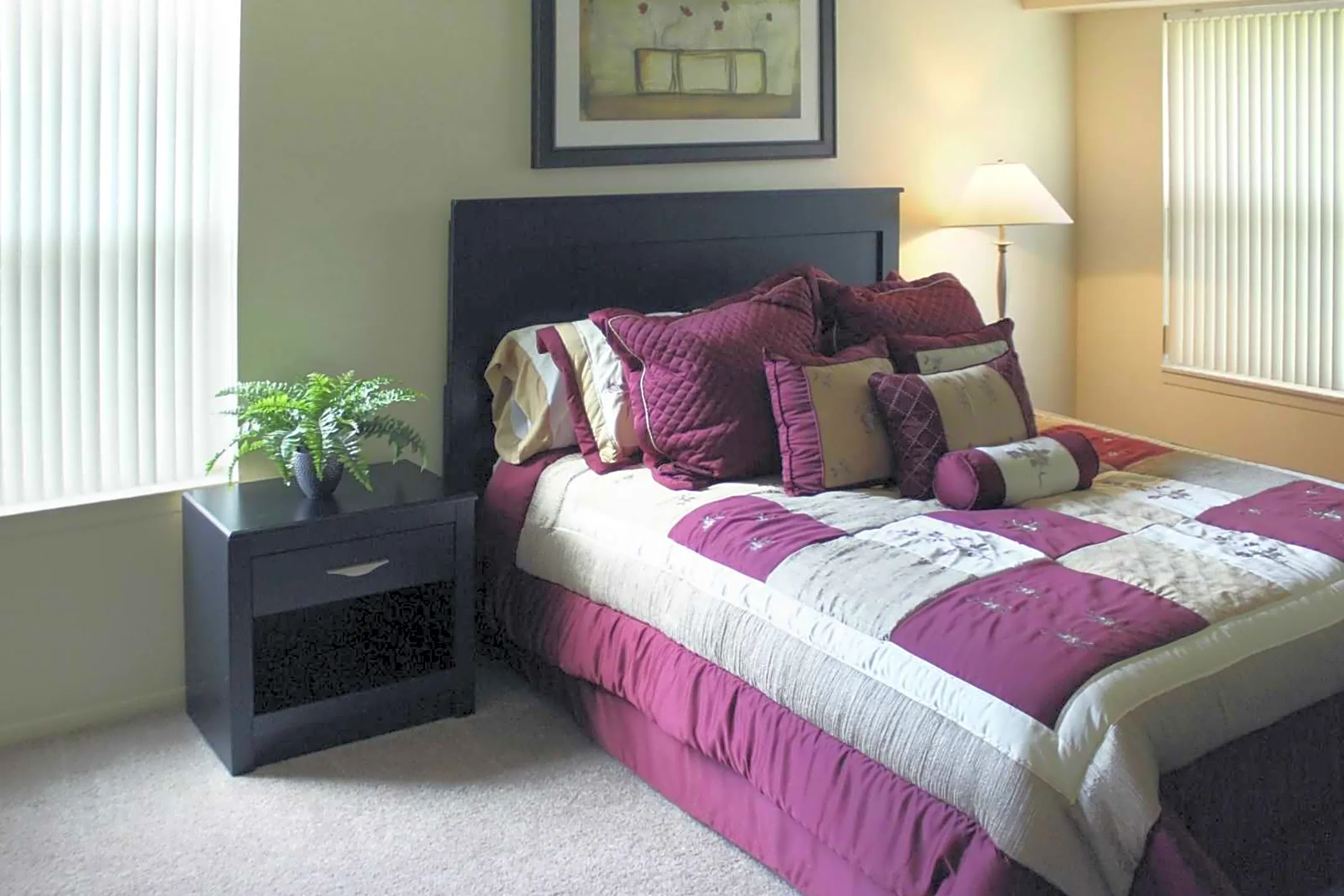 Bedroom - Harbour Village Apartments - Northville, MI