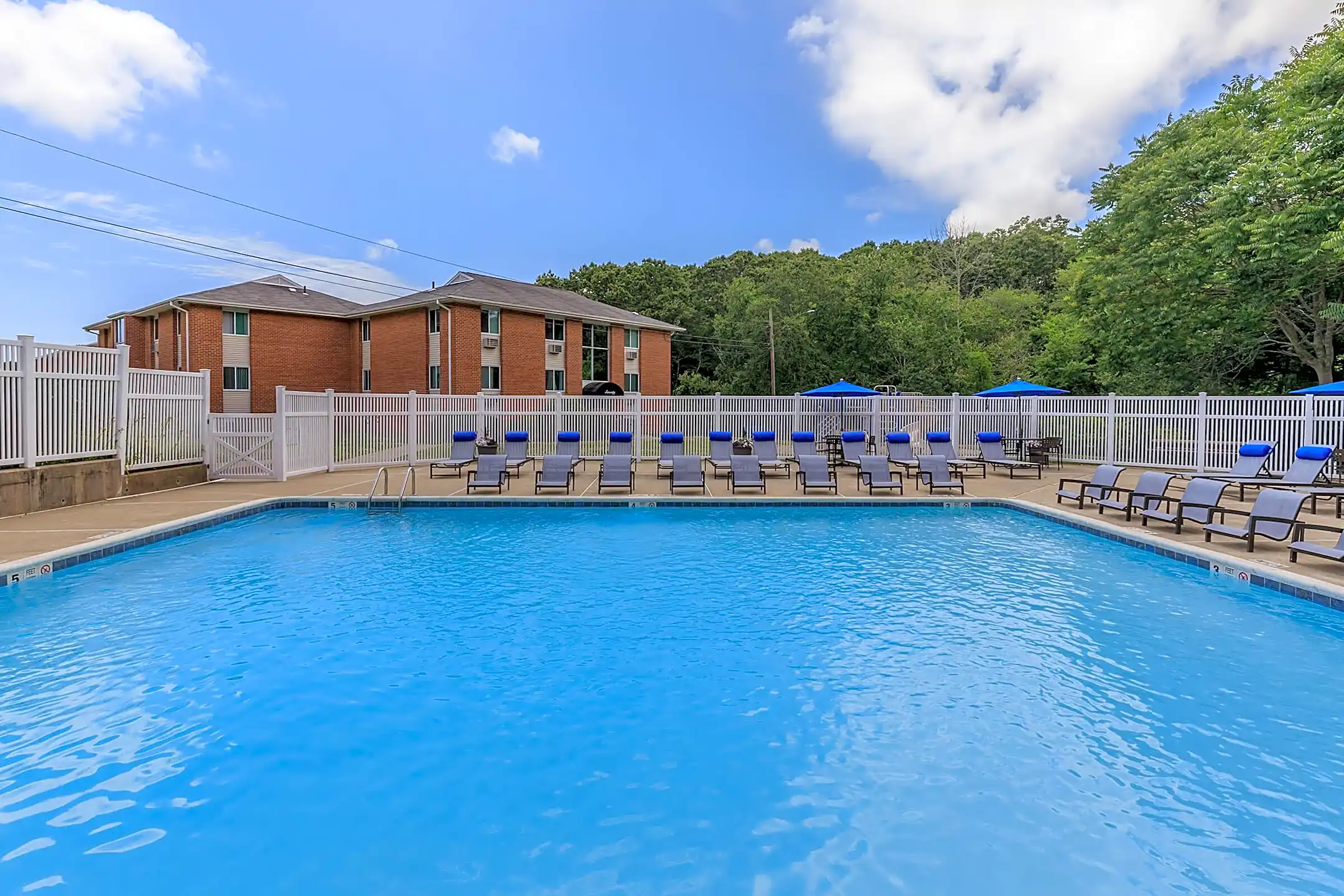 Nutmeg Woods 84 Hawthorne Dr N New London, CT Apartments for Rent