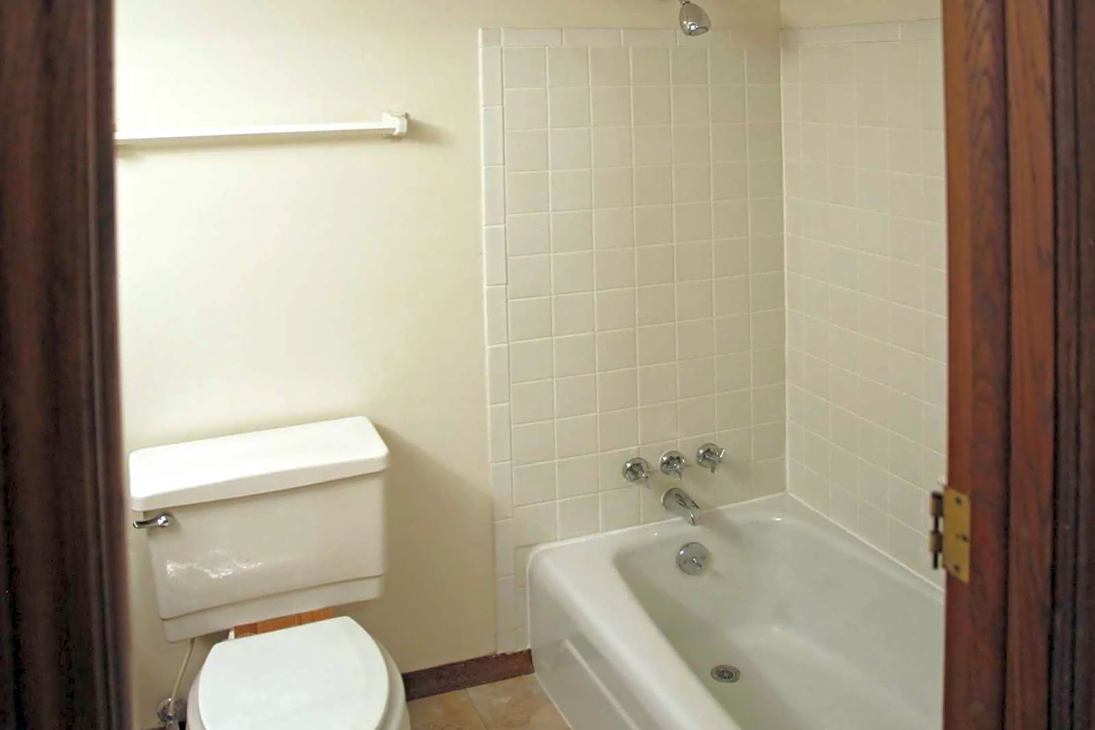 Bathroom - Parkview Arms - Bexley, OH