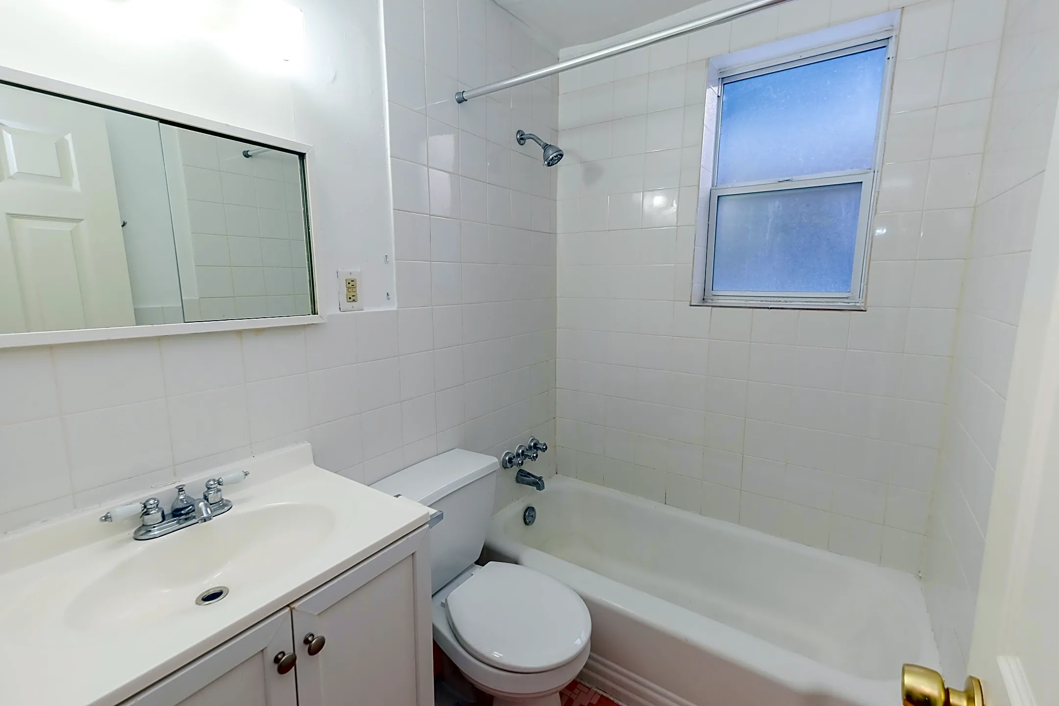 Bathroom - Ashland Apartment - Saint Paul, MN