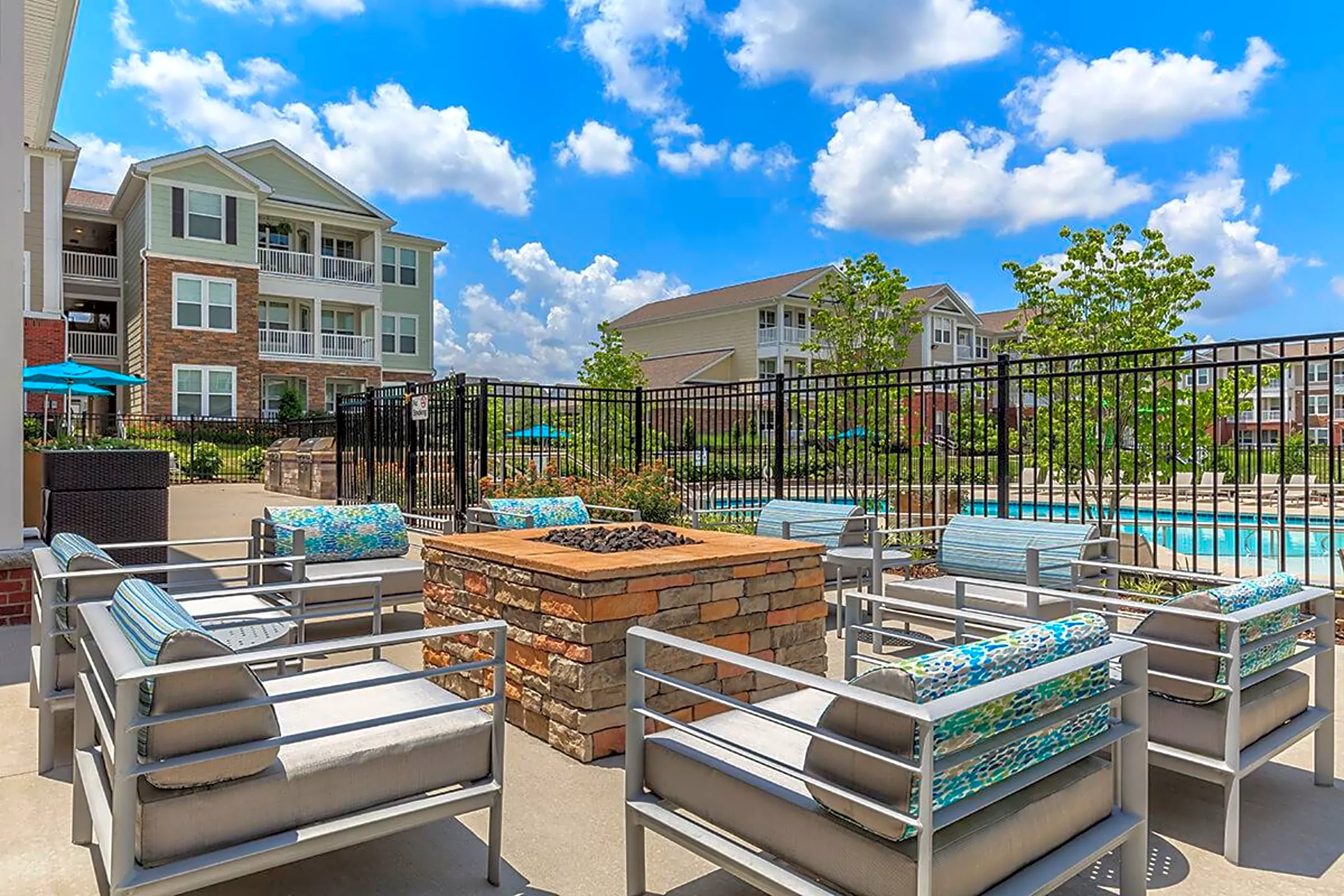 The Point At Waterford Crossing Apartments