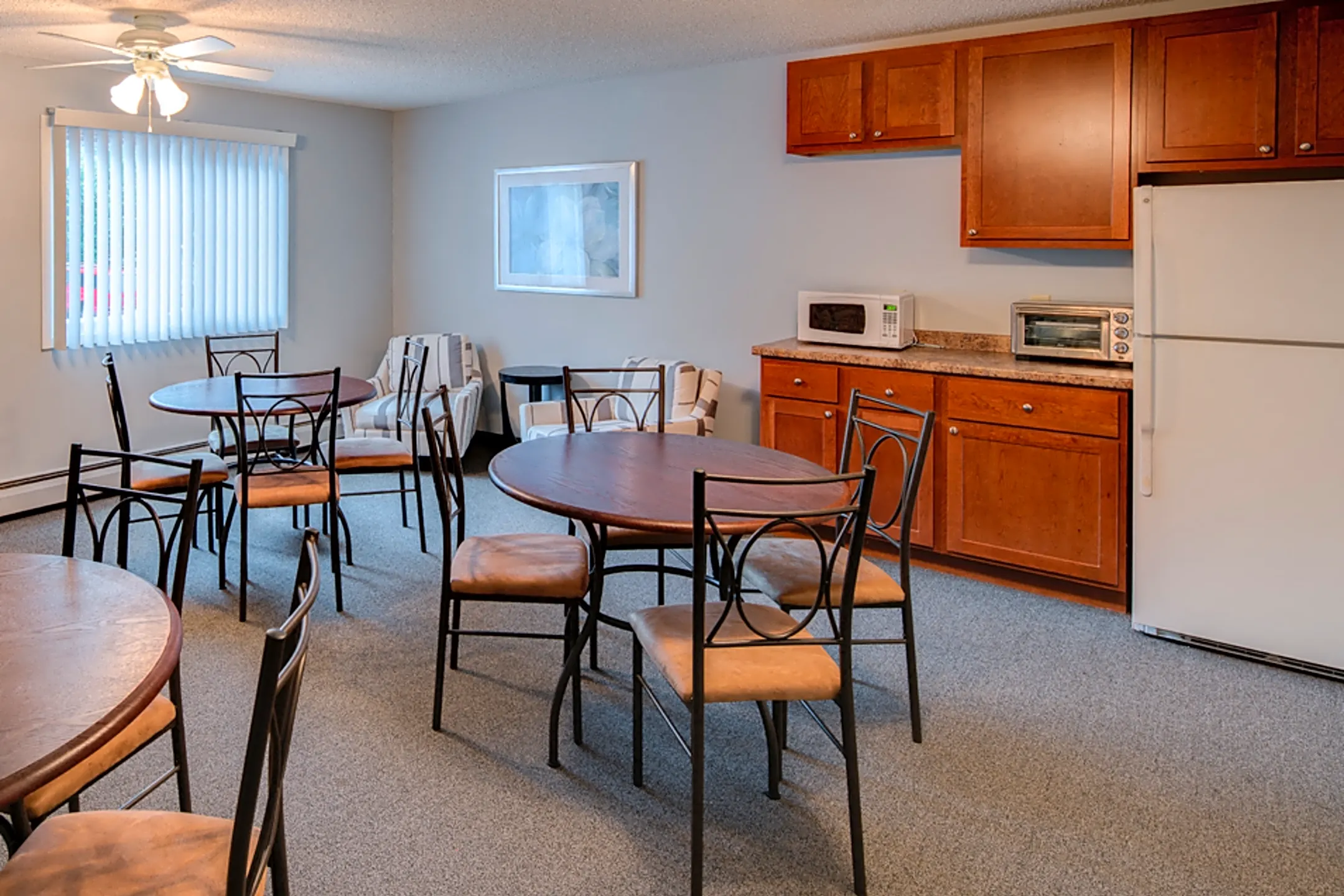 Dining Room - Lamplighter Village Apartments - Saint Paul, MN