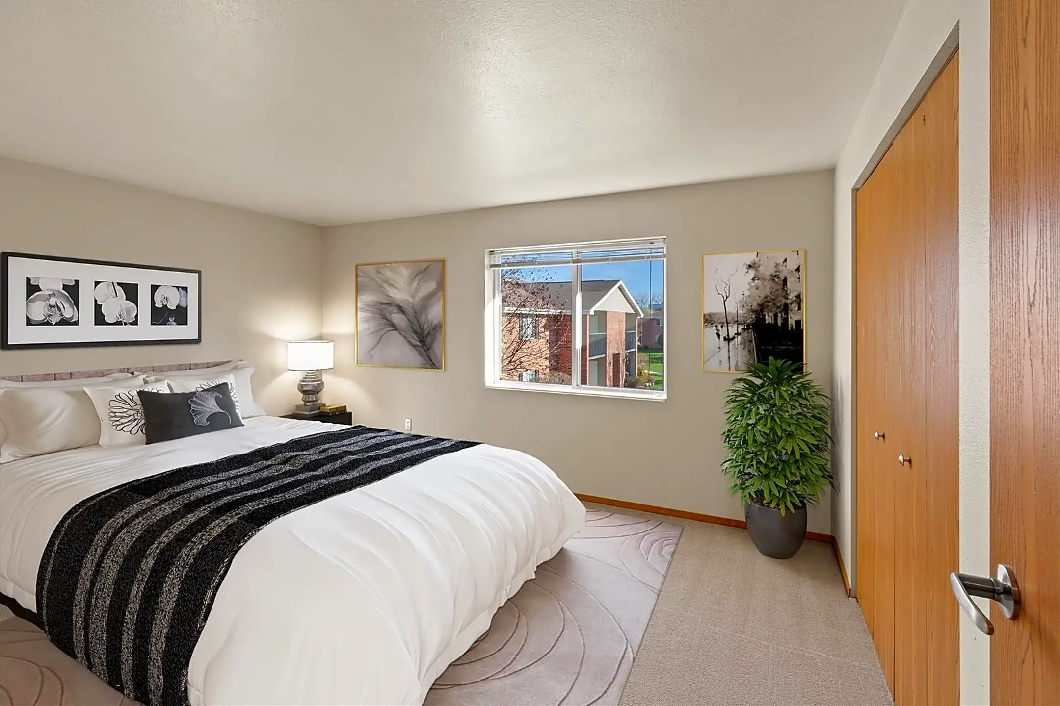 N58W24011 Clover Dr Houses Sussex, WI 53089