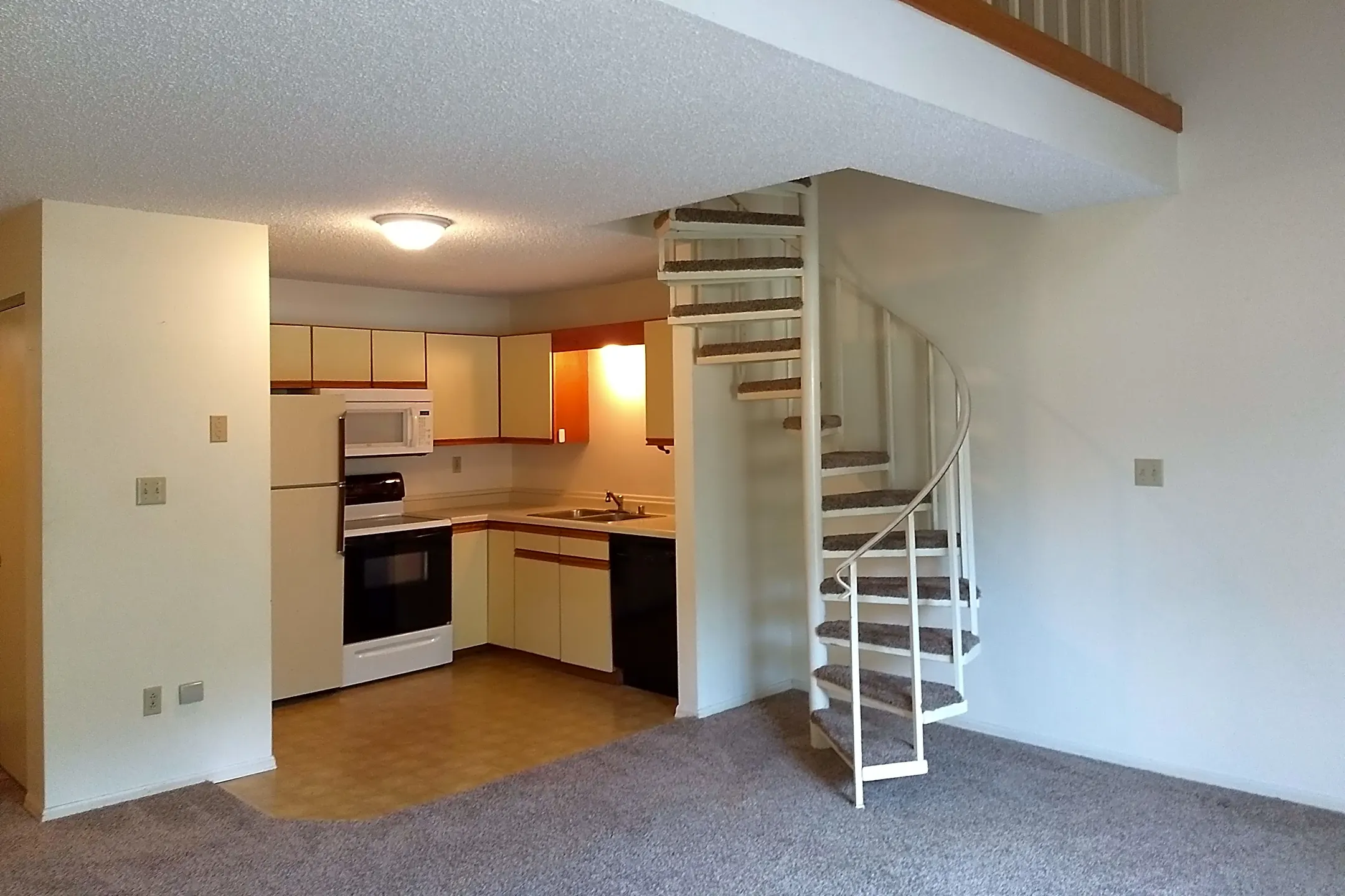 950 Dutchman Dr Apartments Chippewa Falls, WI 54729