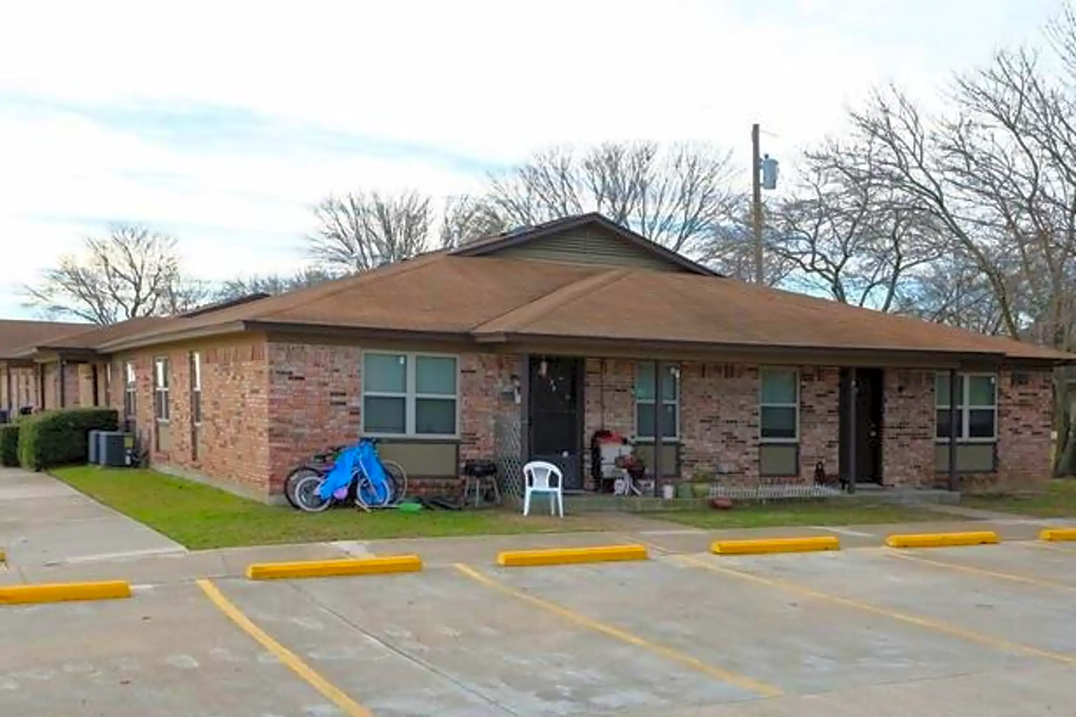 700 S Main St Apartments - Venus, TX 76084