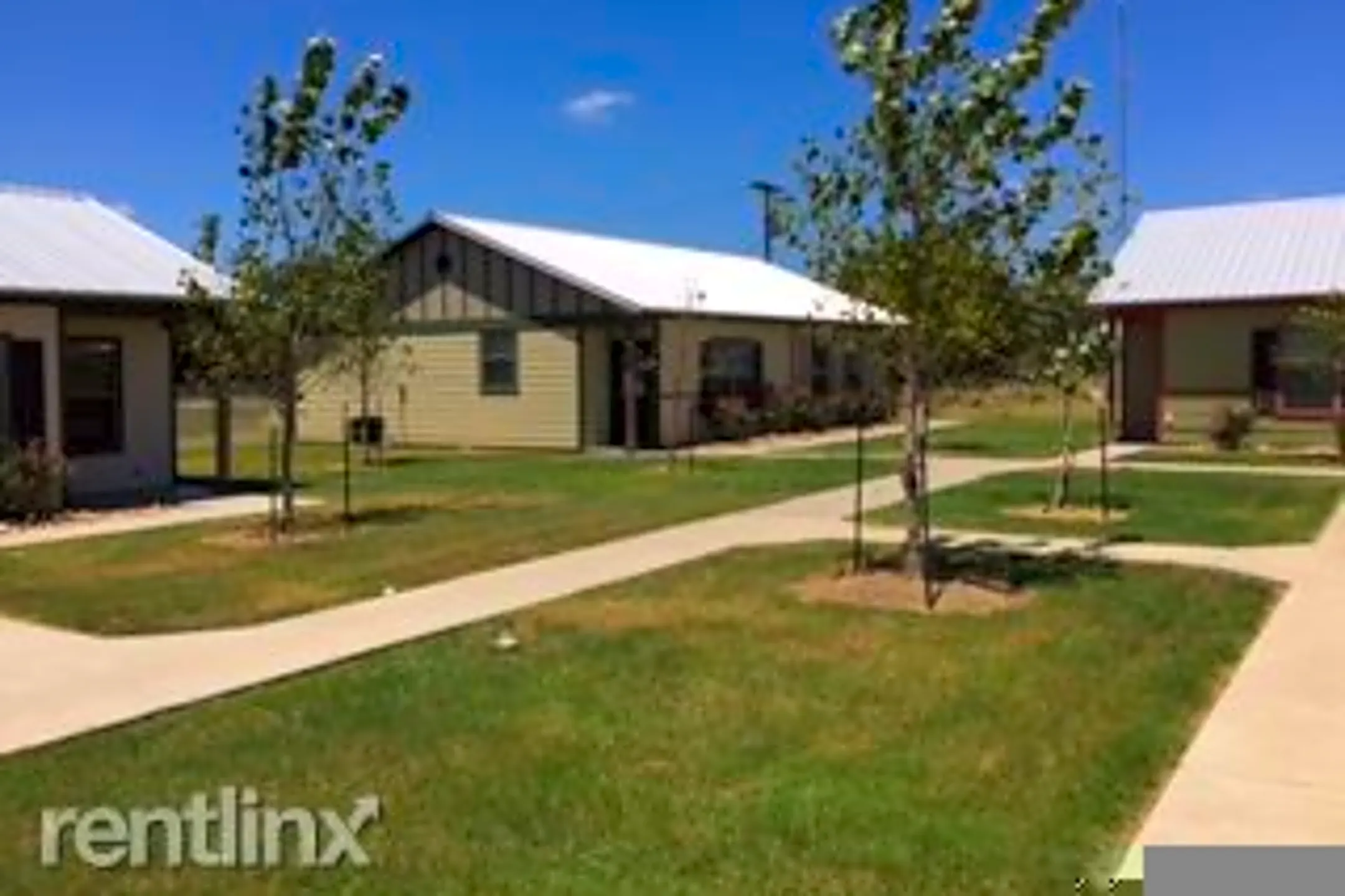 785 E Independence St 785 E Independence St unit 2 Giddings, TX