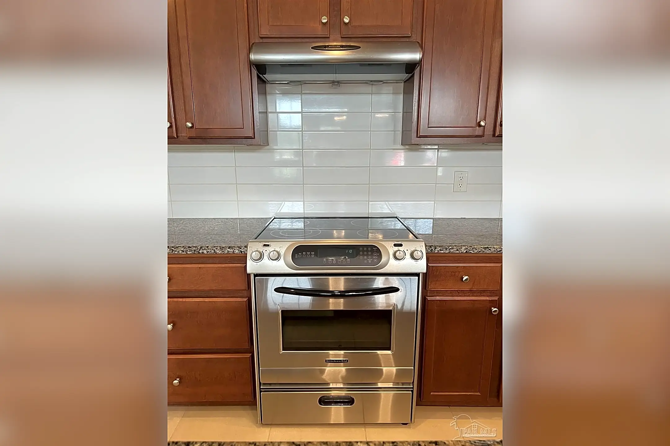 Kitchen - 415 E Romana St #104 - Pensacola, FL