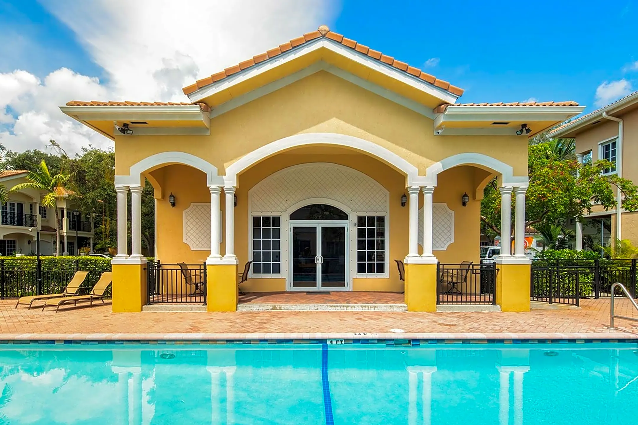 Royal Oaks Townhomes Hollywood, FL 33021