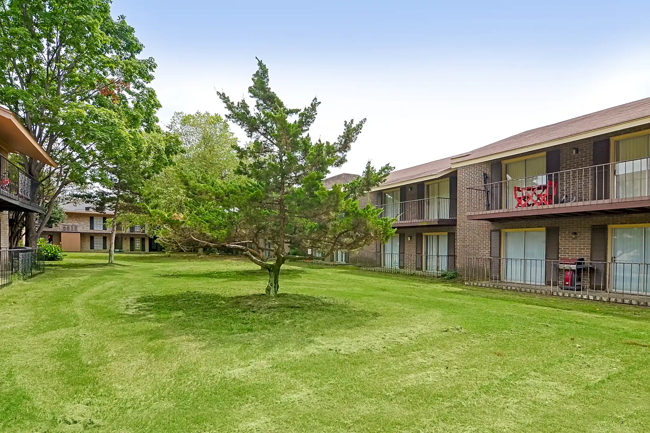 Residences at Lakeview 2774 S Mendenhall Rd Memphis, TN Apartments