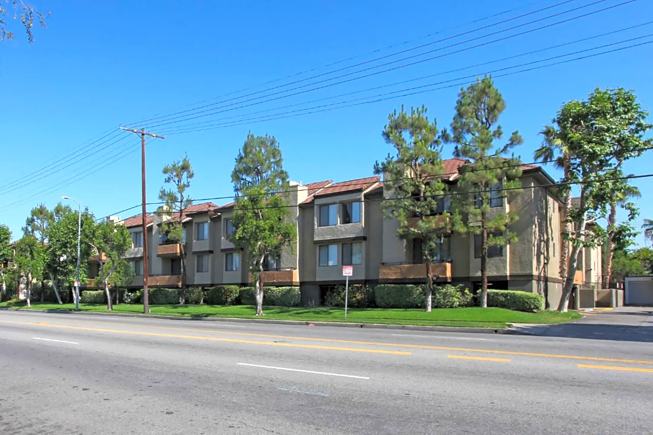 Saticoy Gardens 14955 Saticoy St Van Nuys, CA Apartments for Rent