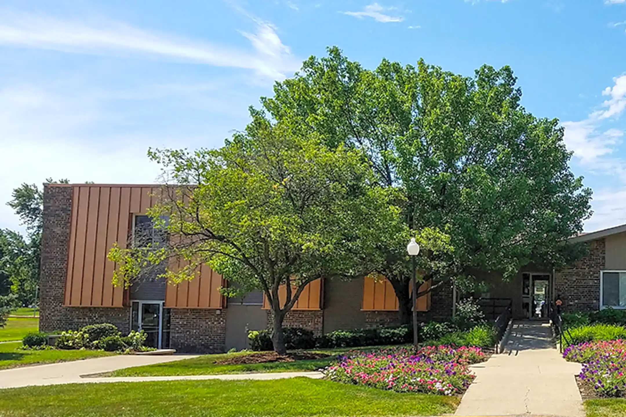 The Arbors of Glen Ellyn Glen Ellyn, IL 60137