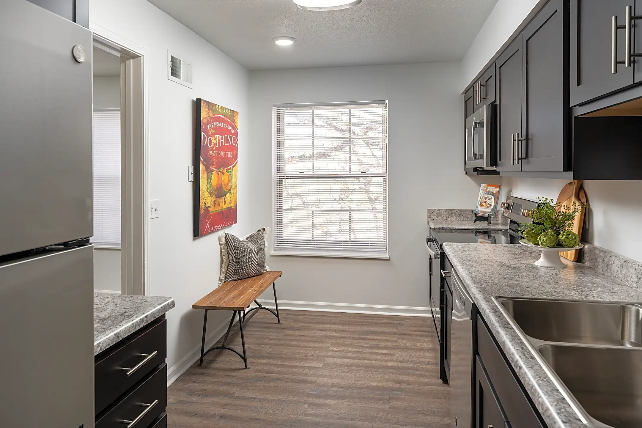 Kansas City Apartments 7200 Eby Ave Overland Park, KS