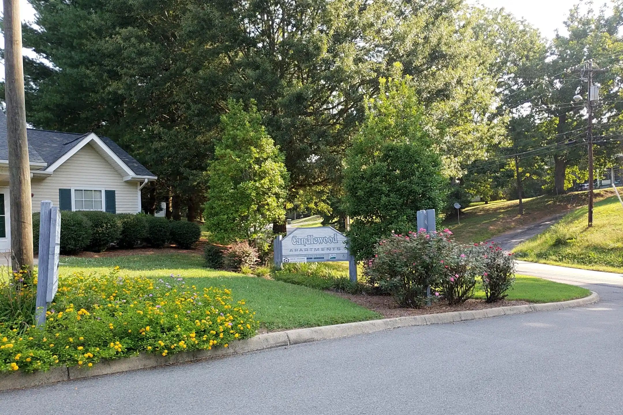 Pool - Candlewood Apartments - Farmville, VA