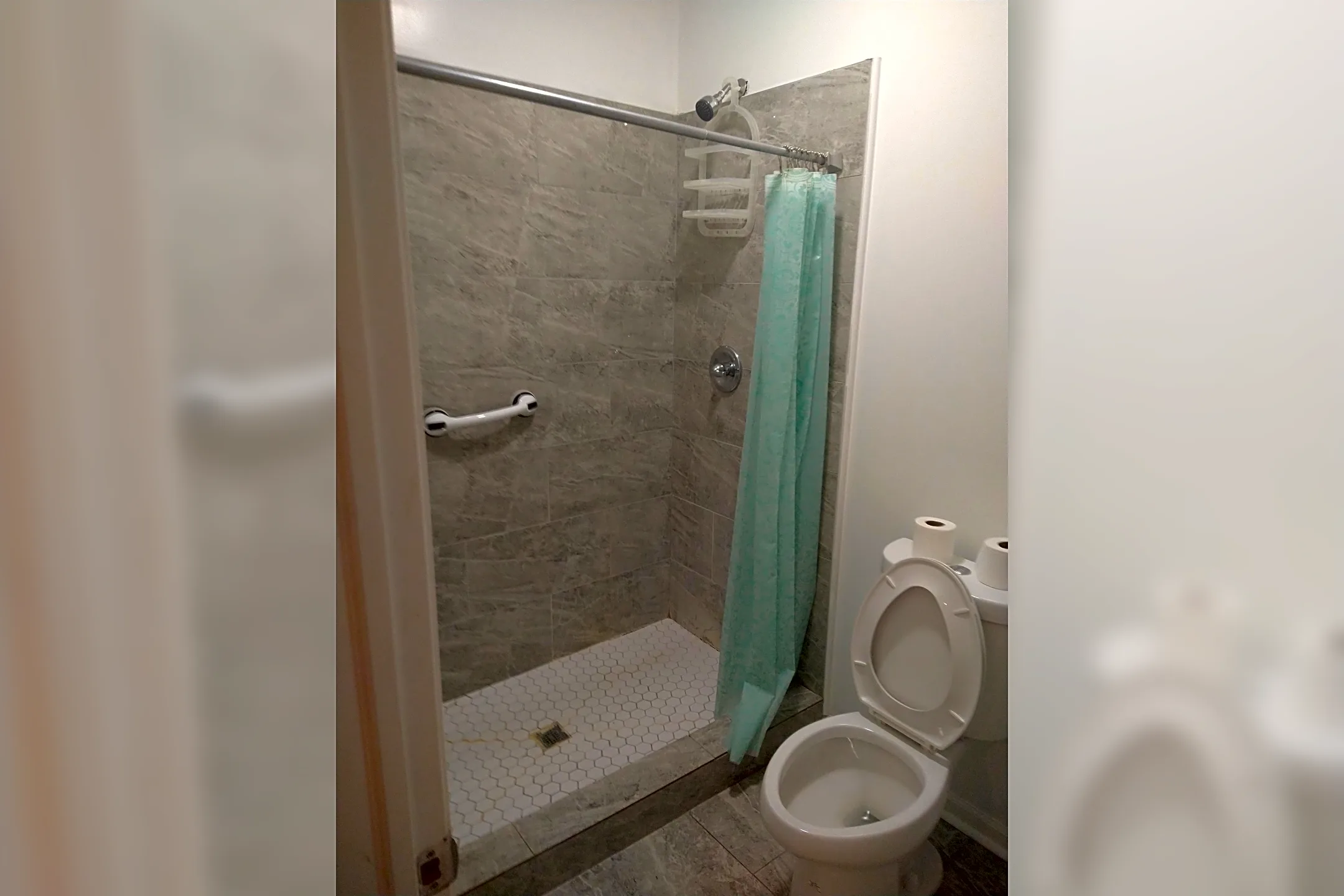 Bathroom - 4624 Pimlico Rd - Baltimore, MD