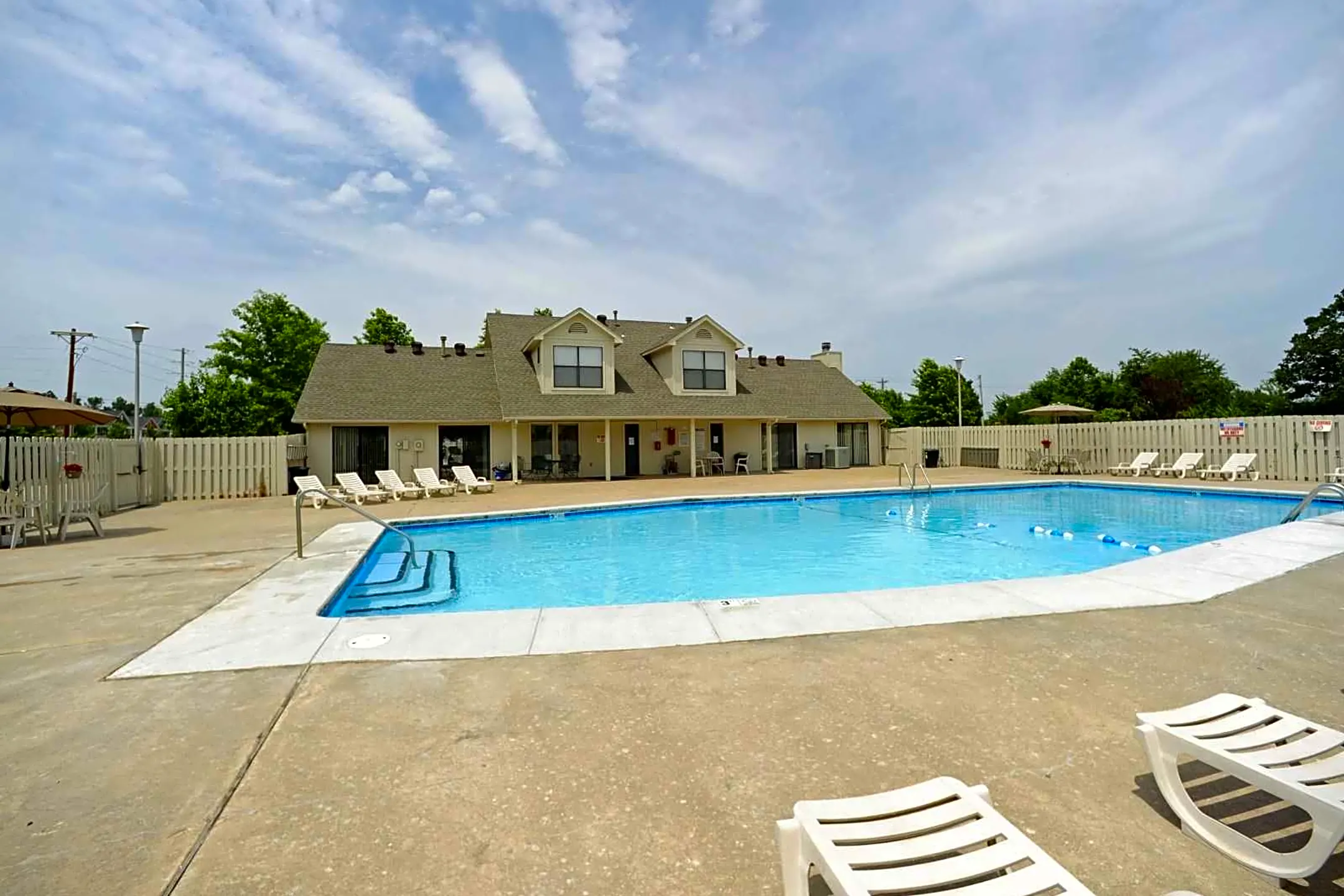 Valley Lake Apartments - Fayetteville, AR 72703