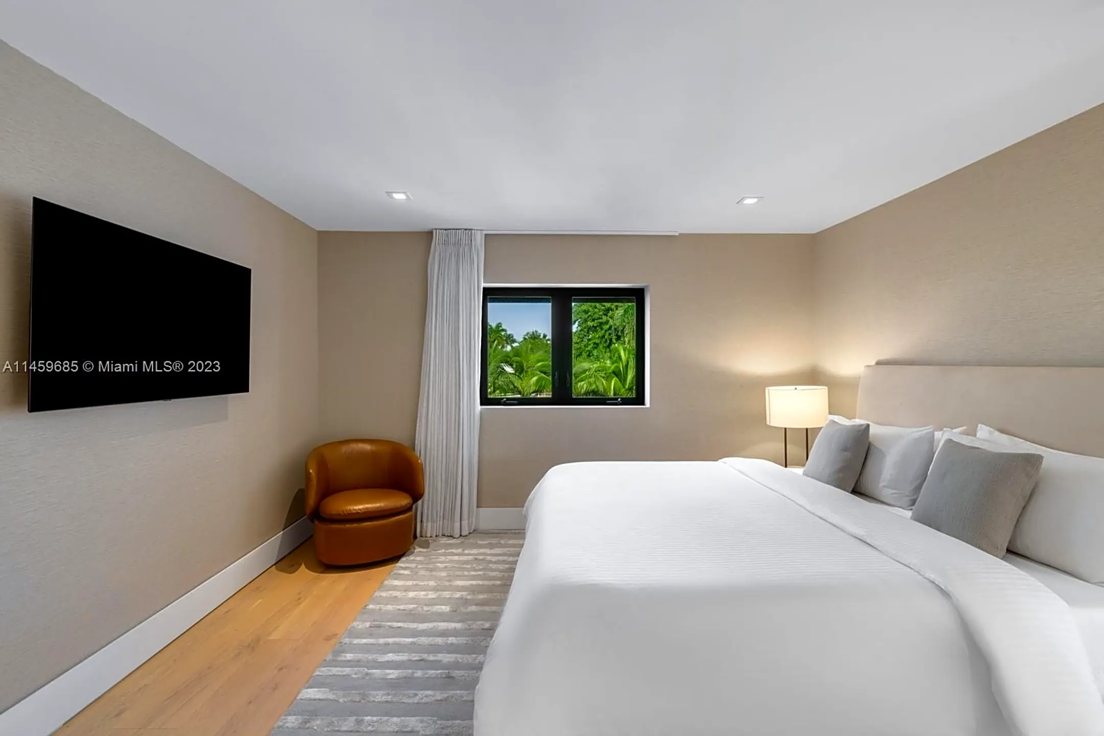Living Room - 1221 W 48th St - Miami Beach, FL