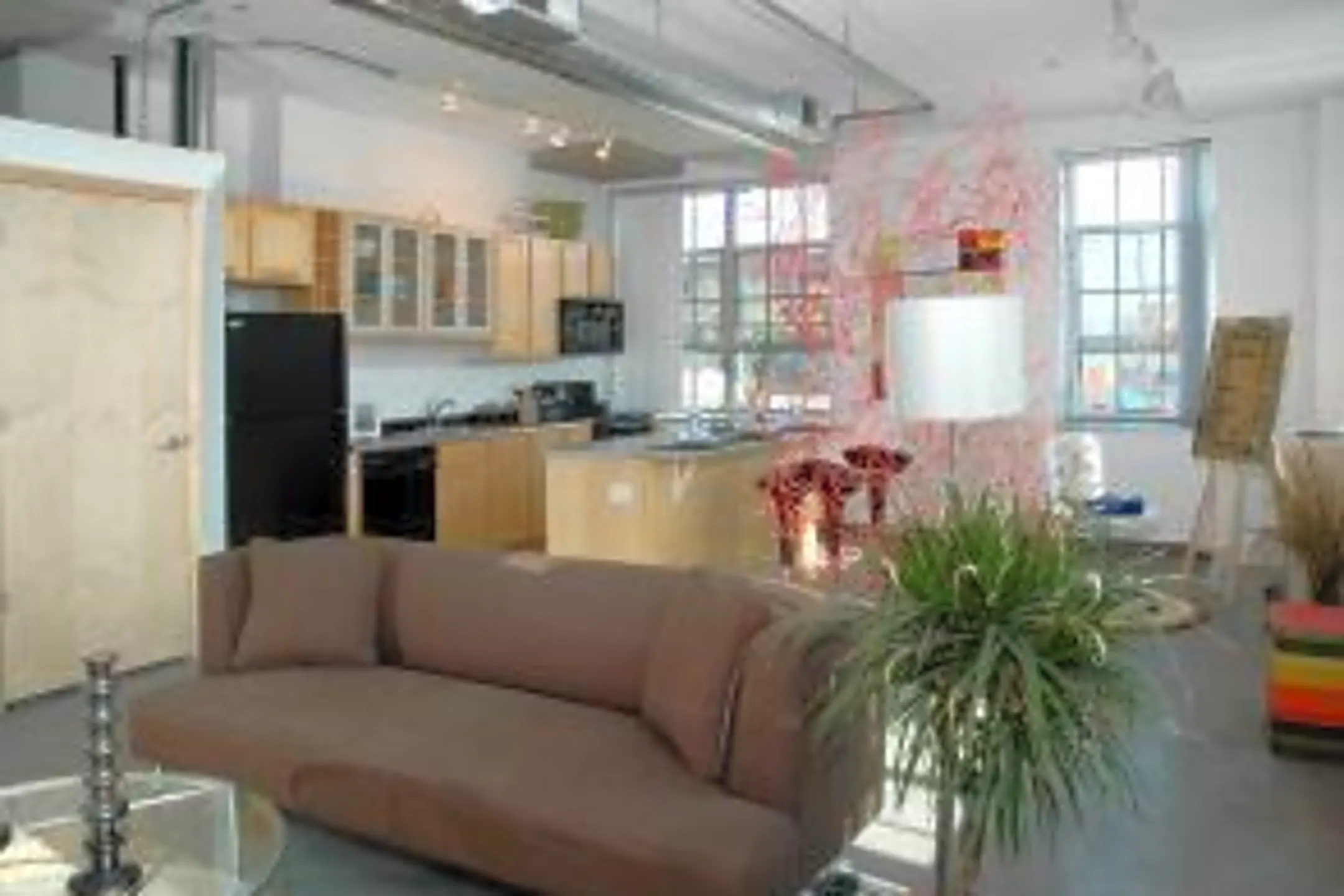 Carleton Artist Lofts 2285 University Ave W Saint Paul, MN