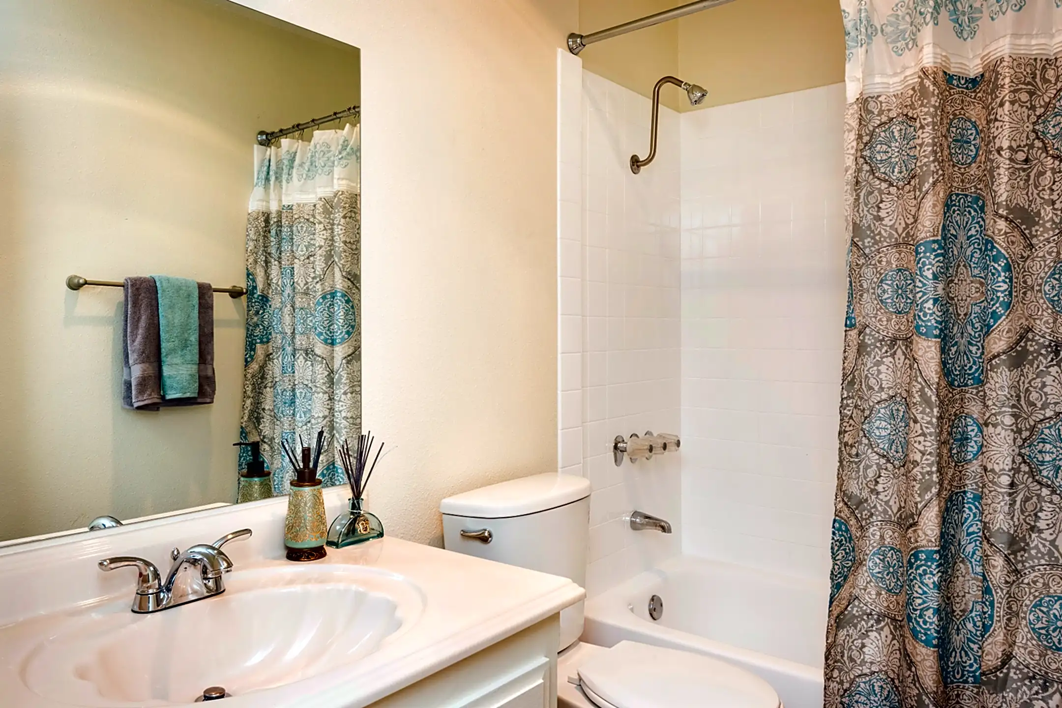 Elan Avante 8515 Chloe Ave La Mesa, CA Apartments for Rent Rent.