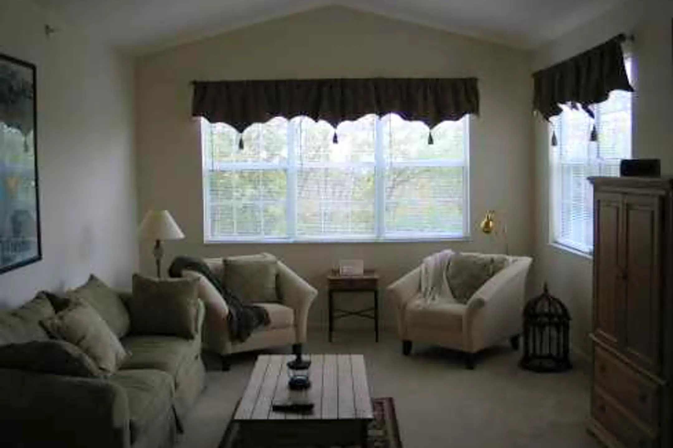 Living Room - Burgundy Hills - Burlington, KY