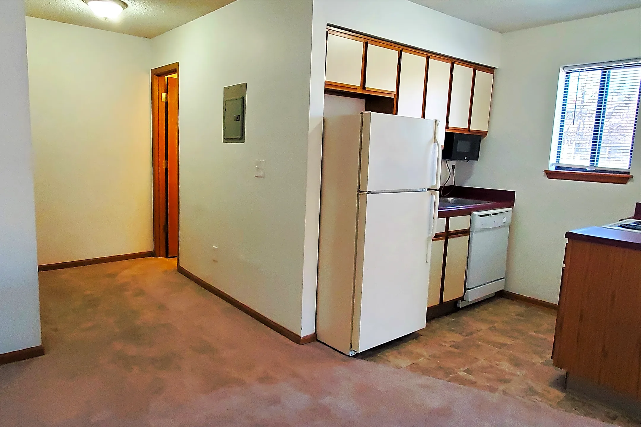 Pinewood Studio Apartments 5225 North Brighton Place Kansas City