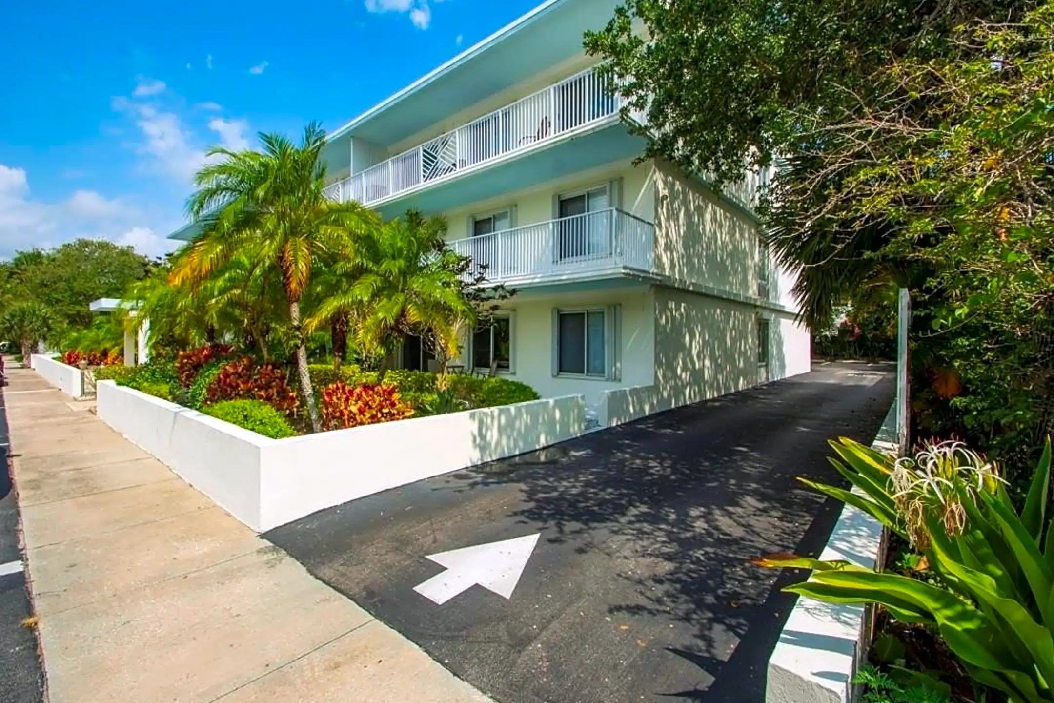 Building - 855 Dahlia Ln #205 - Vero Beach, FL