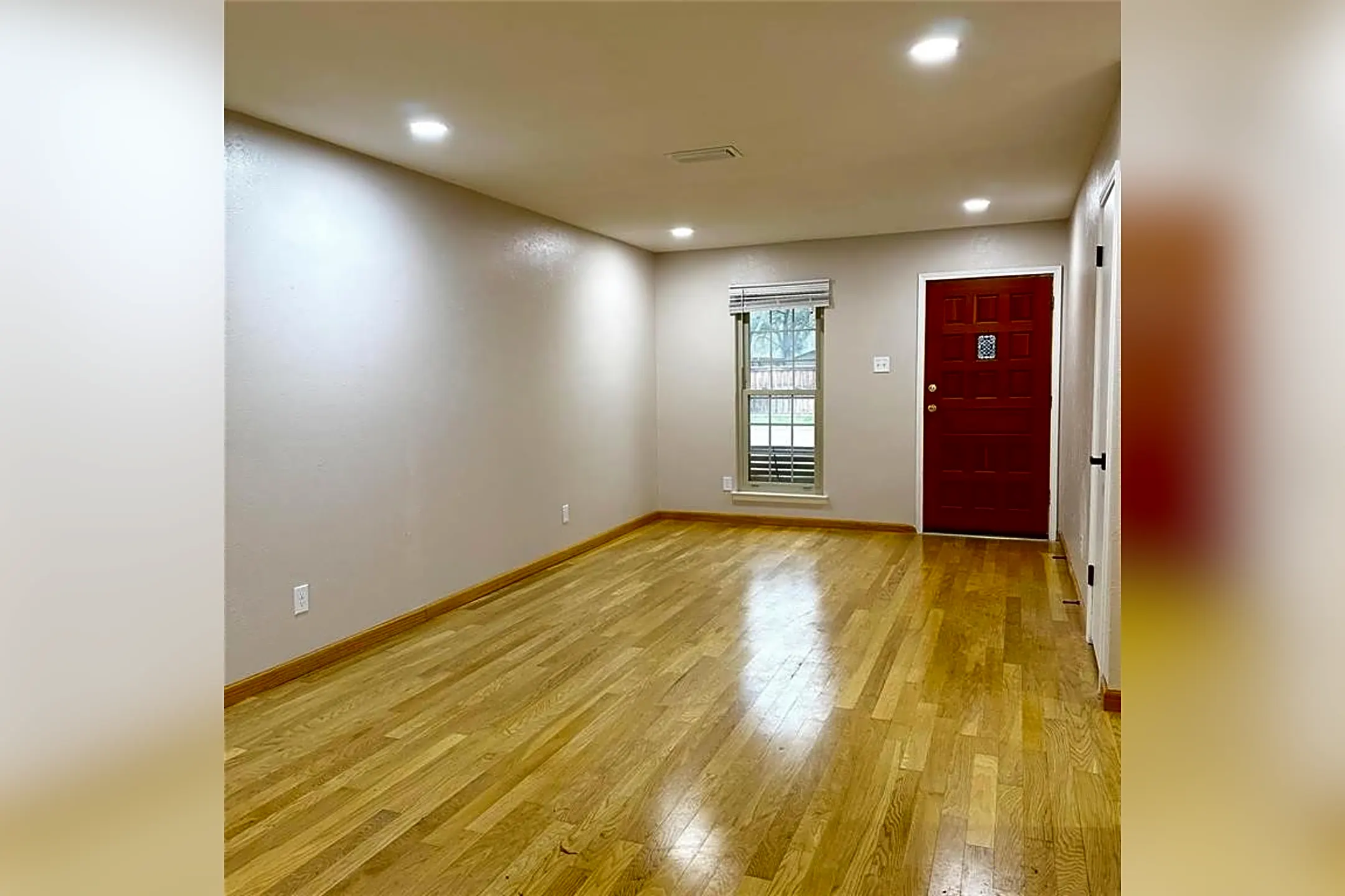 Living Room - 2126 Pebblebrook Trail - Irving, TX