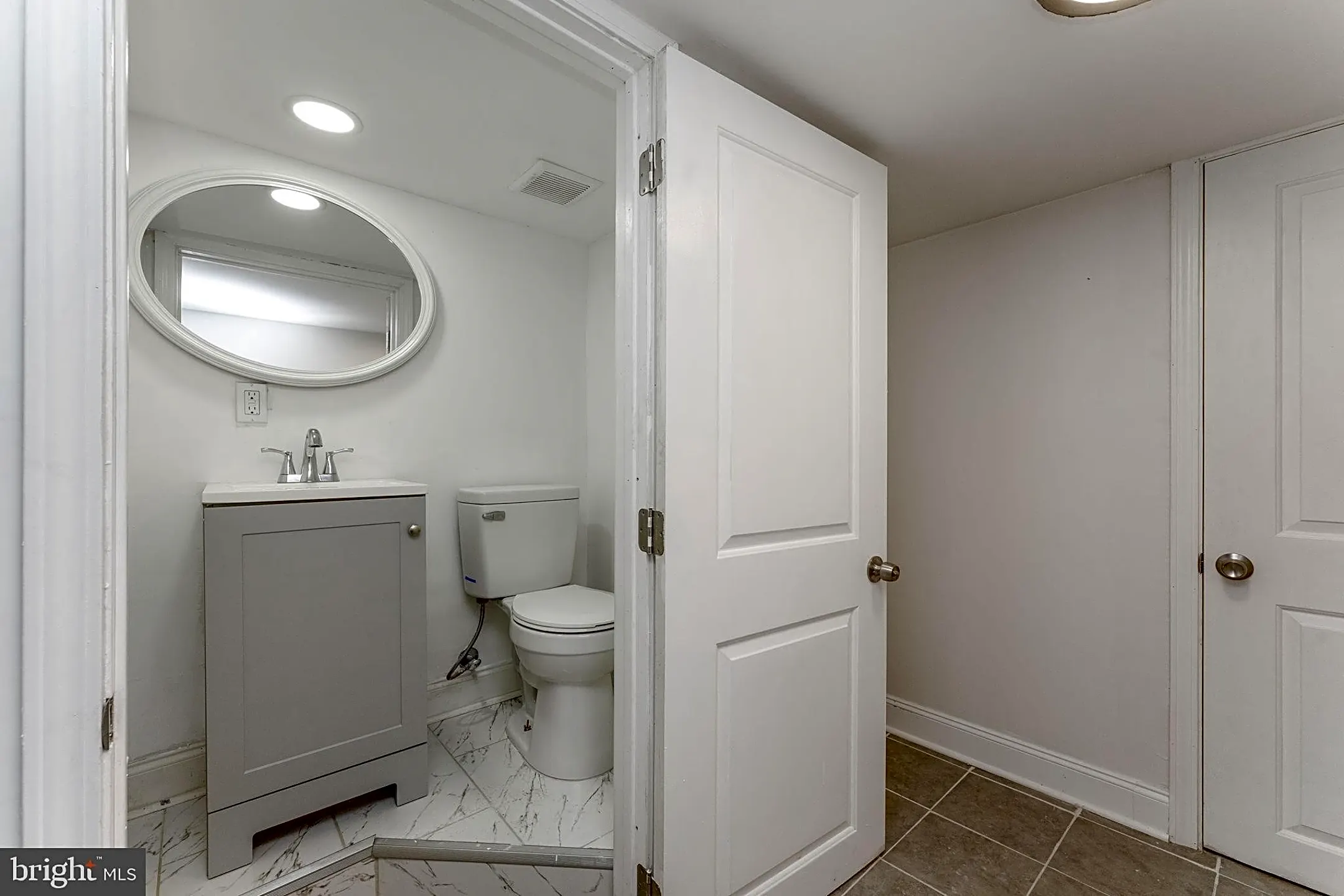 Bathroom - 7 S 53rd St - Philadelphia, PA