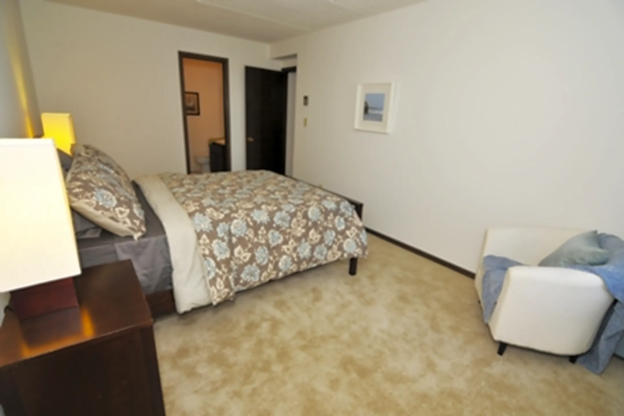 Knollwood Towers West 1010 Lake St NE Hopkins, MN Apartments for