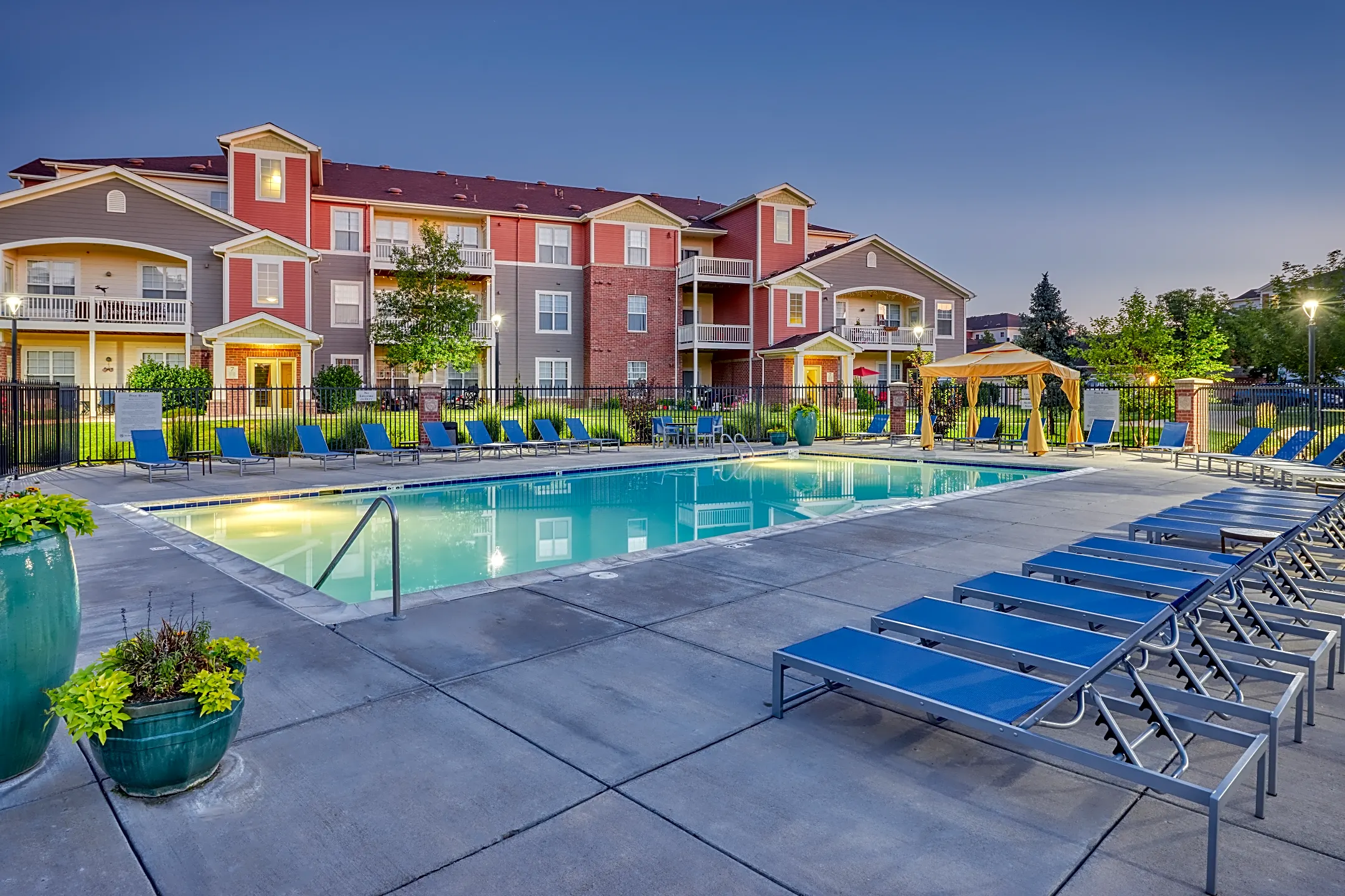 Bear Valley Park Apartments - Lakewood, CO 80227 