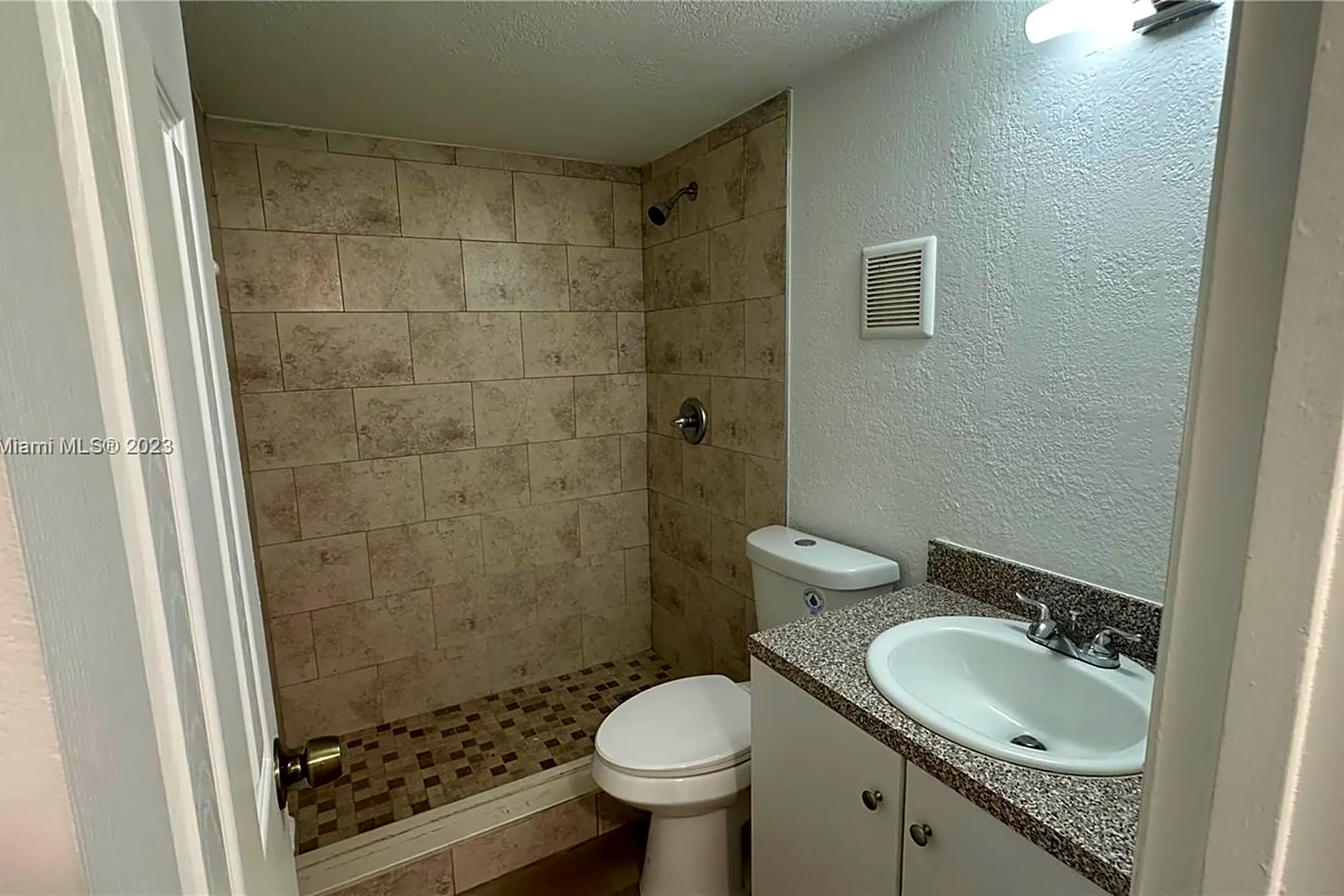 Bathroom - 1700 NW 58th Terrace #3J - Sunrise, FL