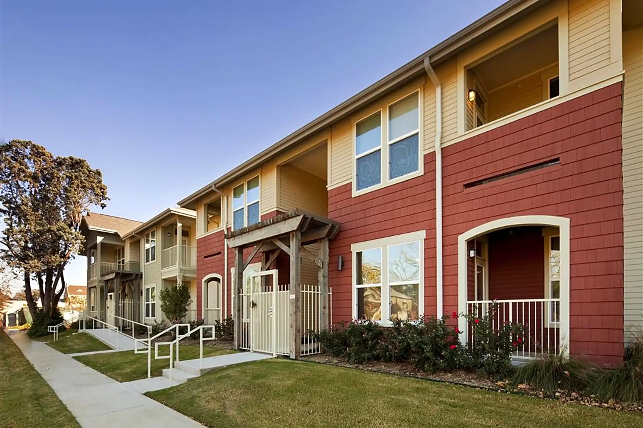 Race Street Lofts 2901 Race St Fort Worth, TX Apartments for Rent