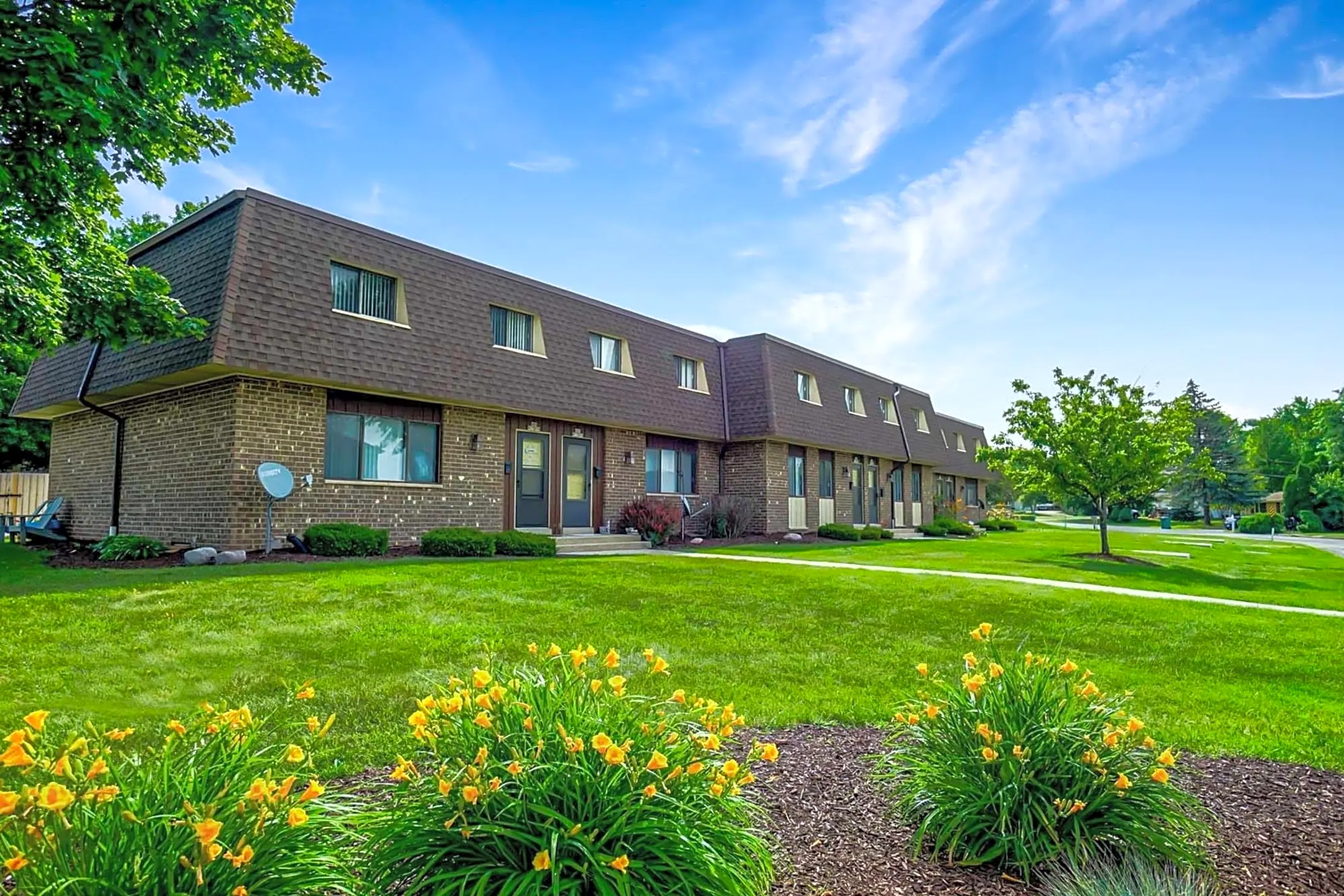 Stone Point - 180 N 8526 Town Hall Rd | Menomonee Falls, WI Apartments ...