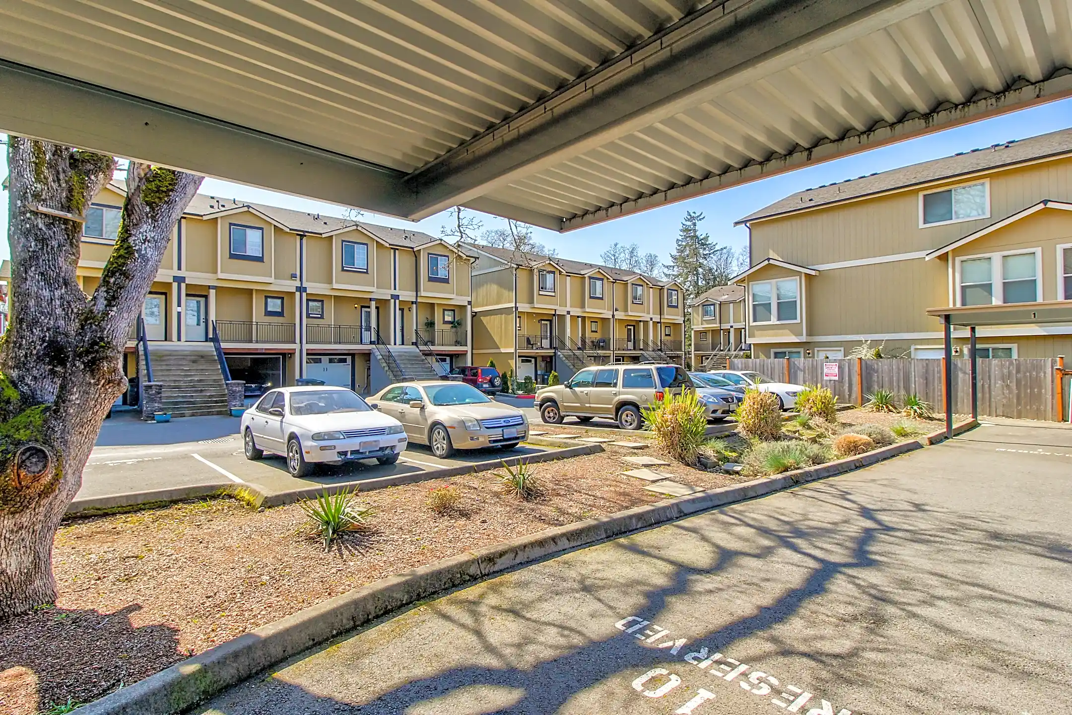 Gravelly Lake Brownstones 8911 Gravelly Dr SW Lakewood, WA