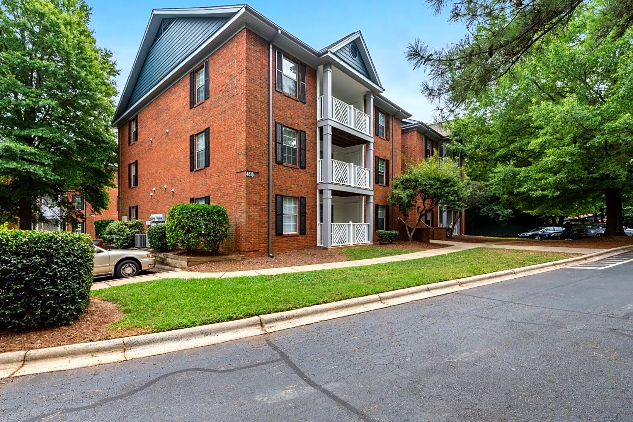 Sharon Oaks Apartments 4701 Arching Oak Ln Charlotte, NC Apartments