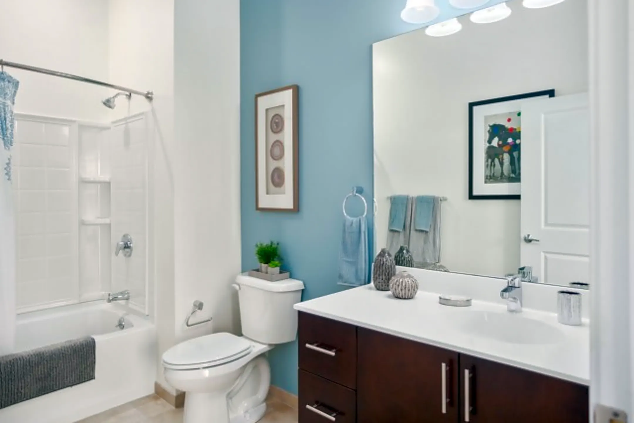 Corsa Salem, NH 03079