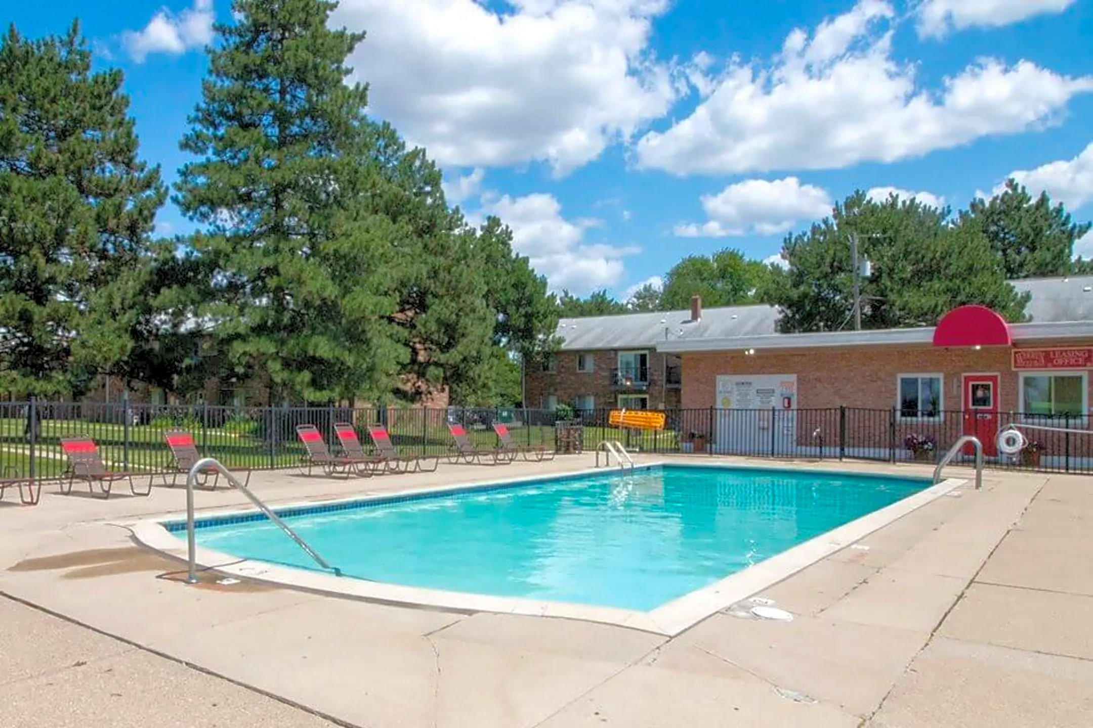 Warren Club Apartments 29356 Dequindre Rd Warren, MI Apartments for