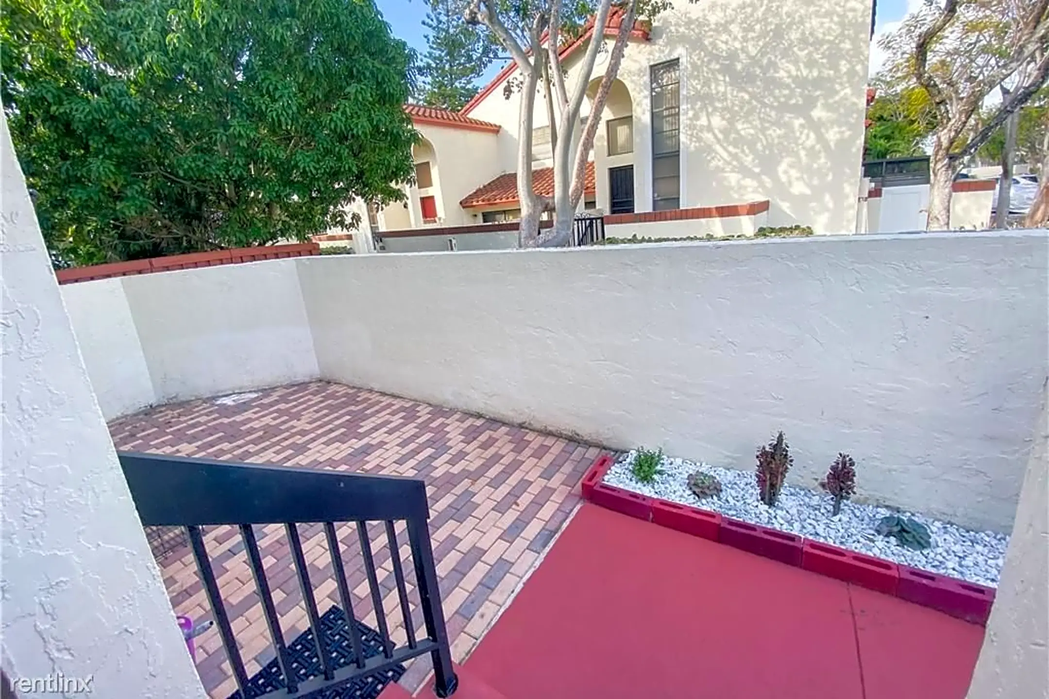 323 Ives Dairy Rd 323 Ives Dairy Rd unit 9 North Miami Beach, FL