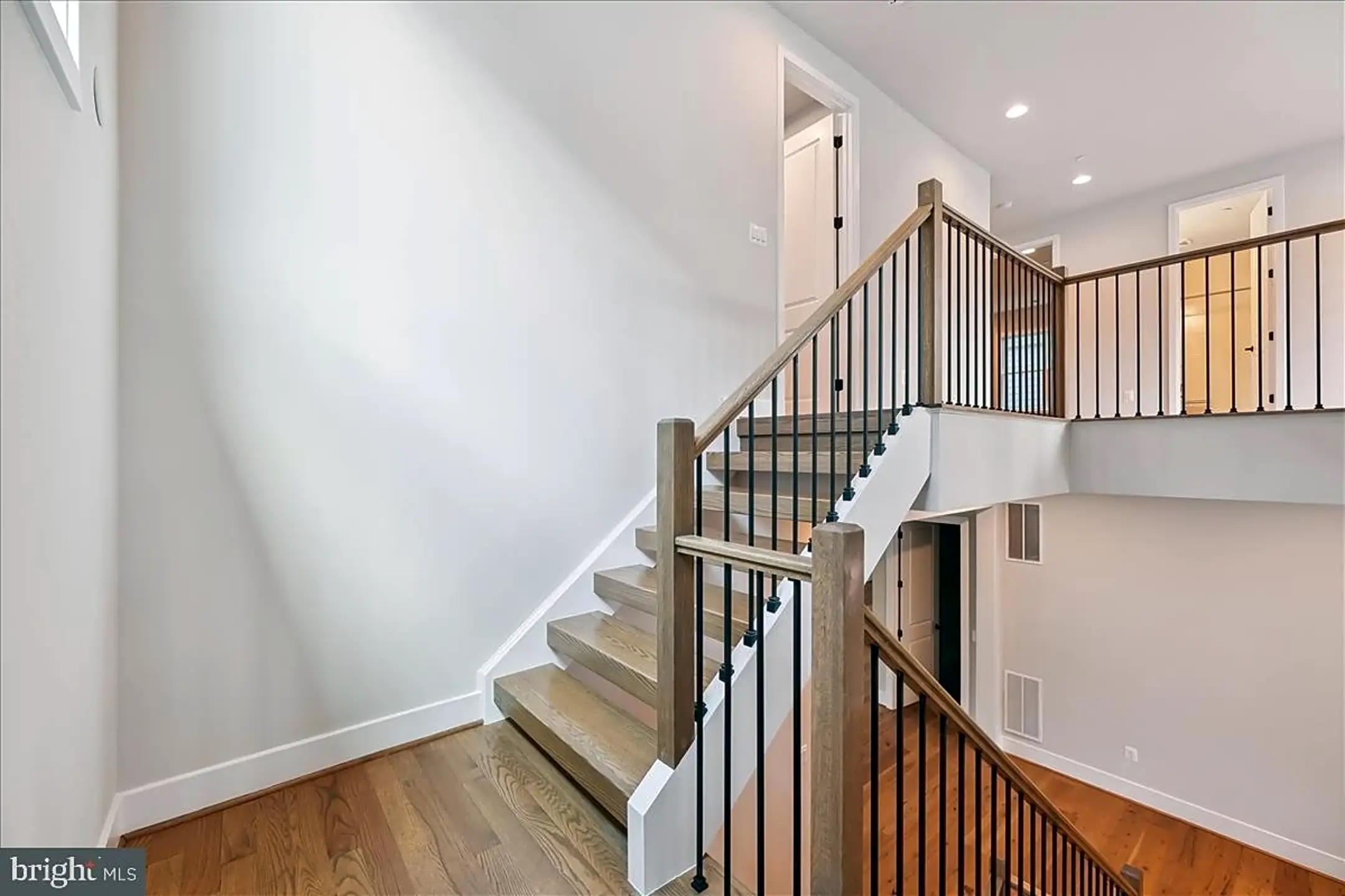 6819 Isabella St - Bethesda, MD