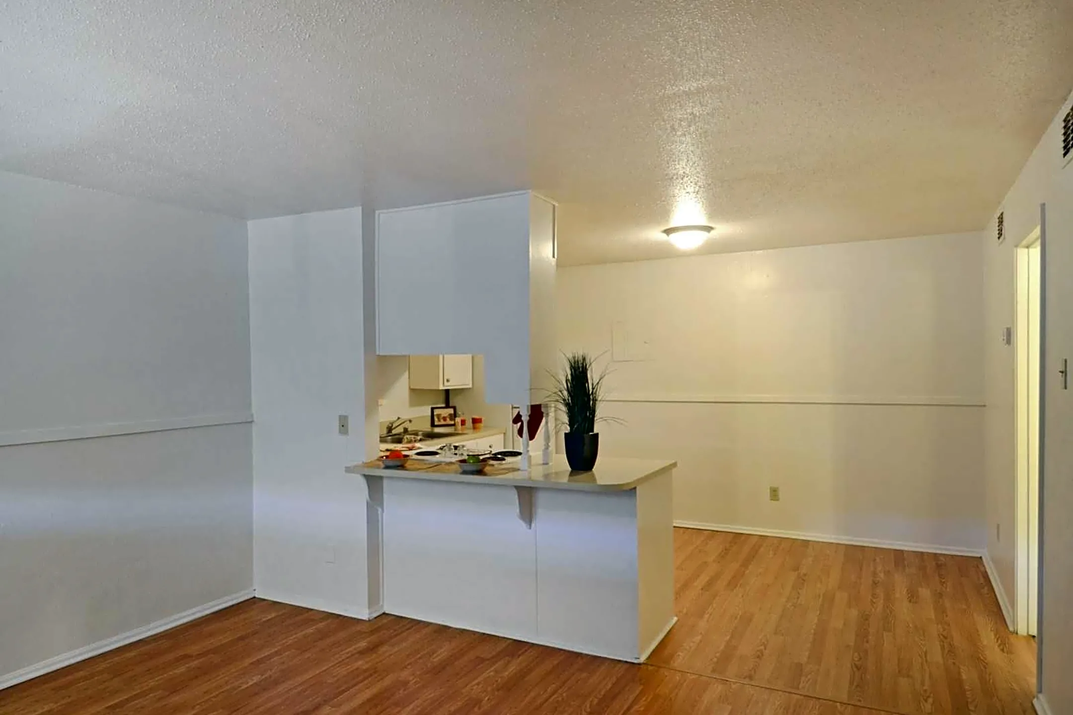 Living Room - University Club Apartments - Lubbock, TX