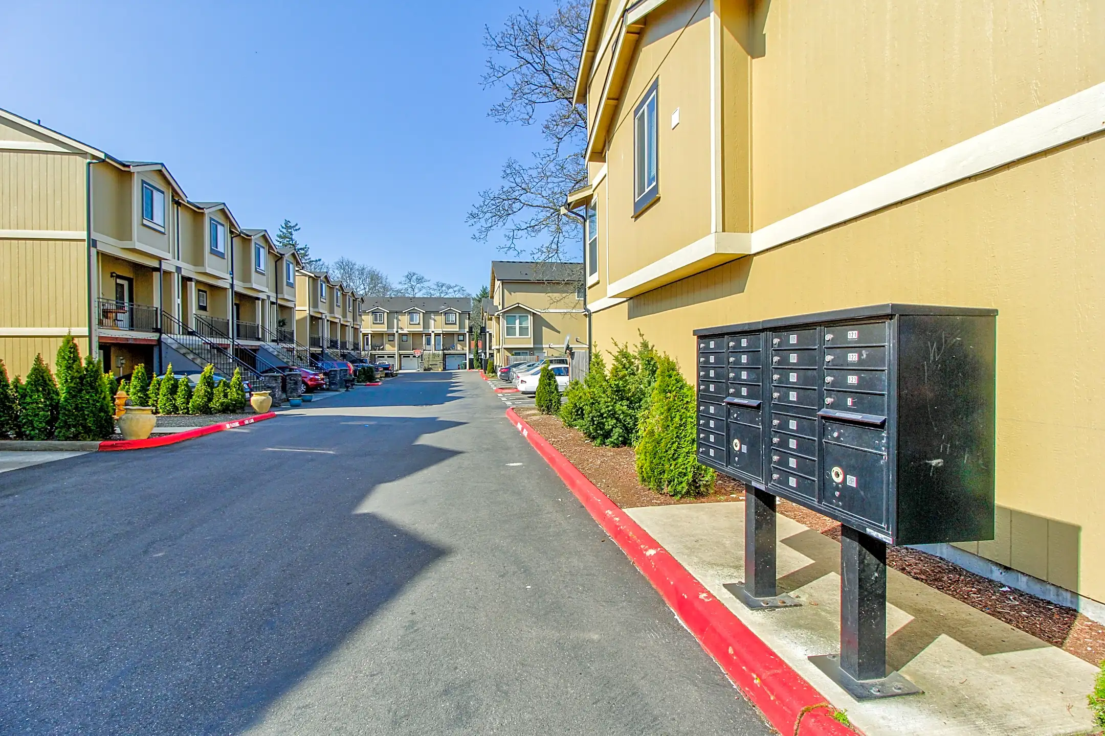 Gravelly Lake Brownstones 8911 Gravelly Dr SW Lakewood, WA
