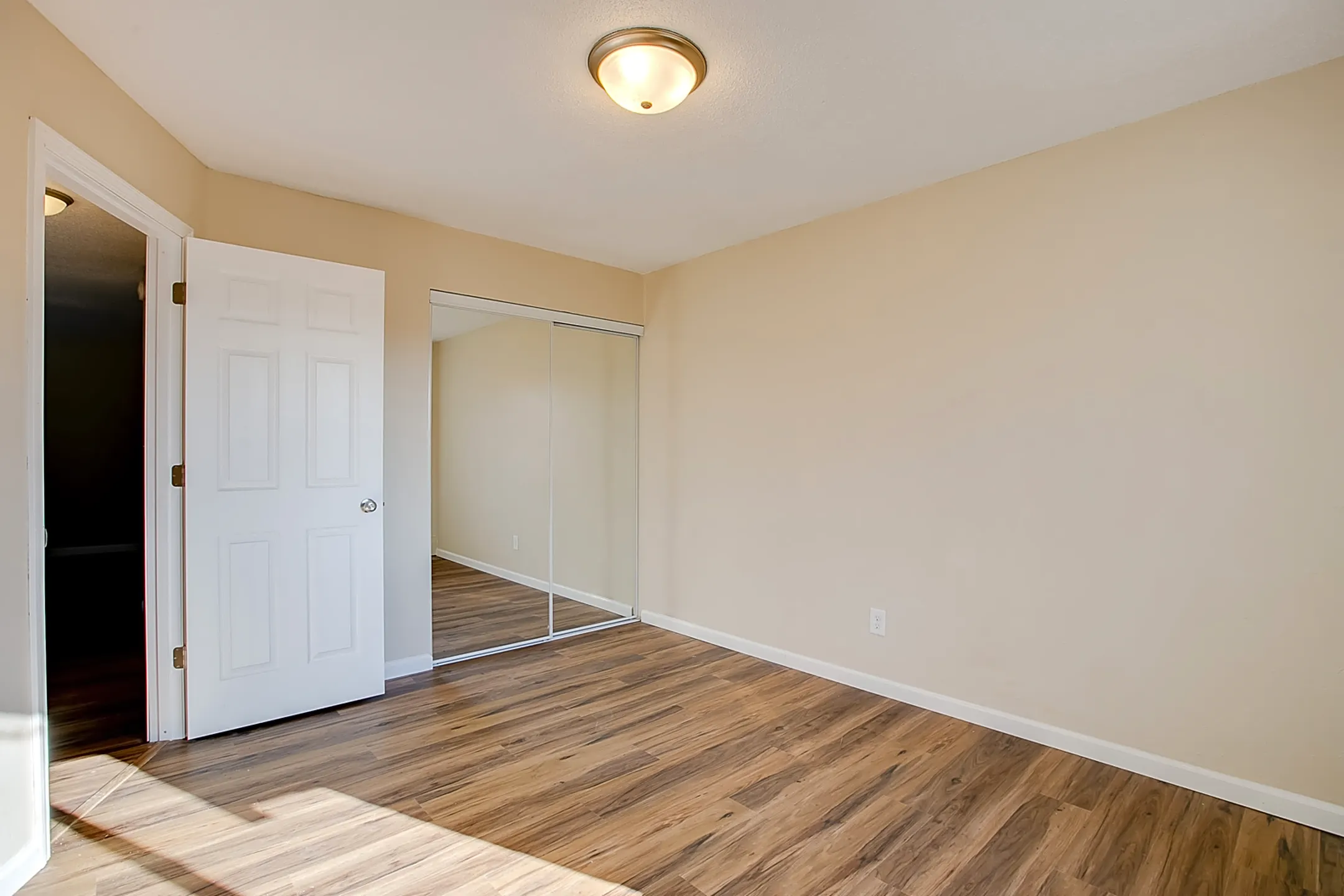 Dining Room - 1337 Arkwright St N - Saint Paul, MN