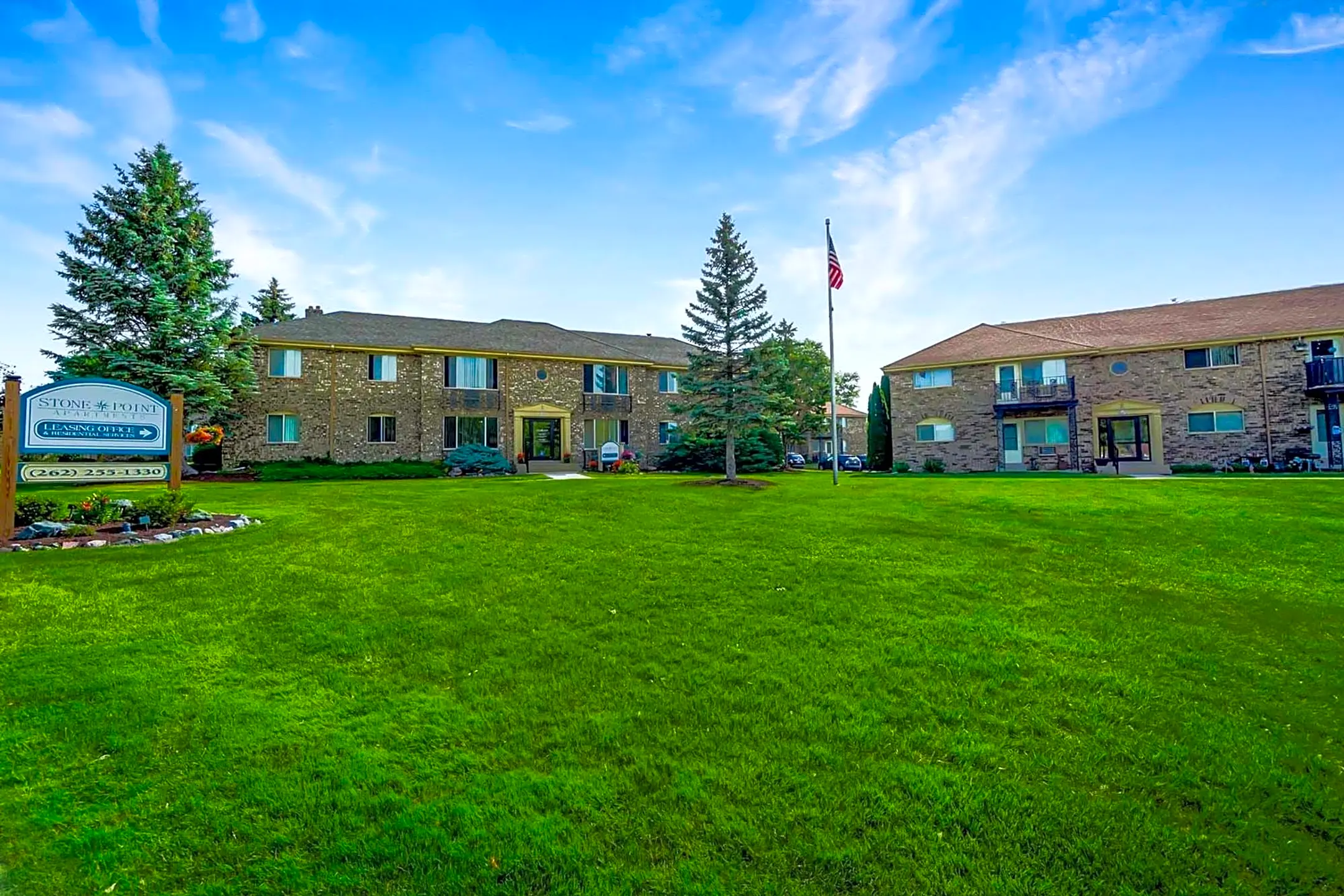 Stone Point Apartments - Menomonee Falls, WI 53051