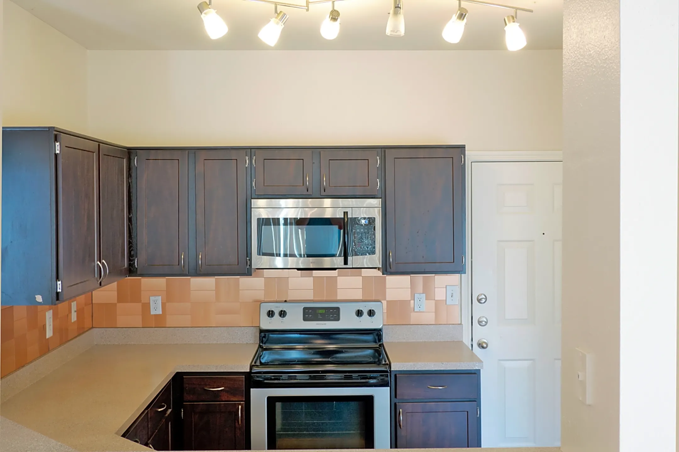 Kitchen - Montgomery Apartments - Irving, TX