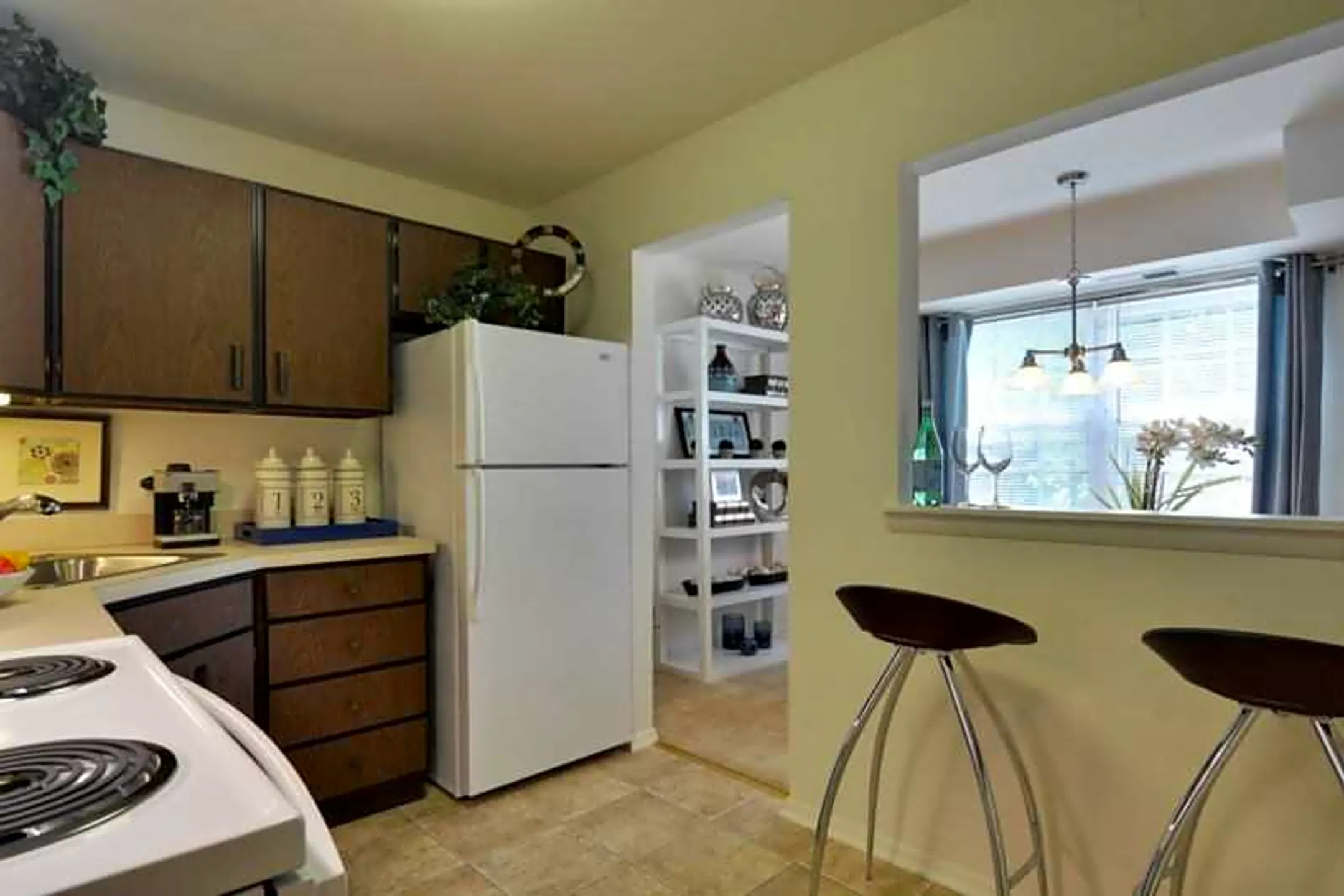 Kitchen - Hickory Hills Condominiums - Bel Air, MD