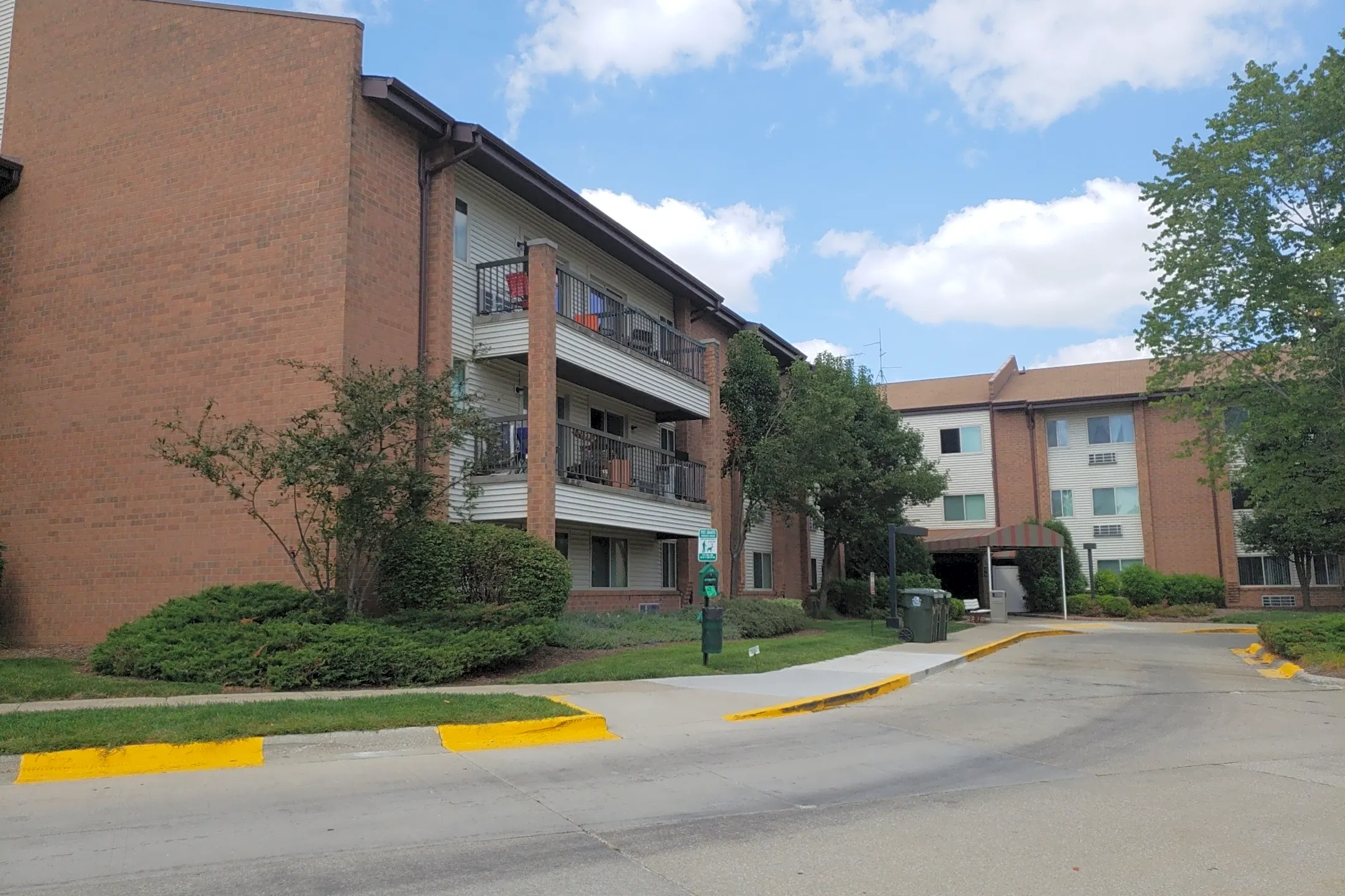 Florida House Apartments - 1502 E Florida Ave | Urbana, IL for Rent | Rent.