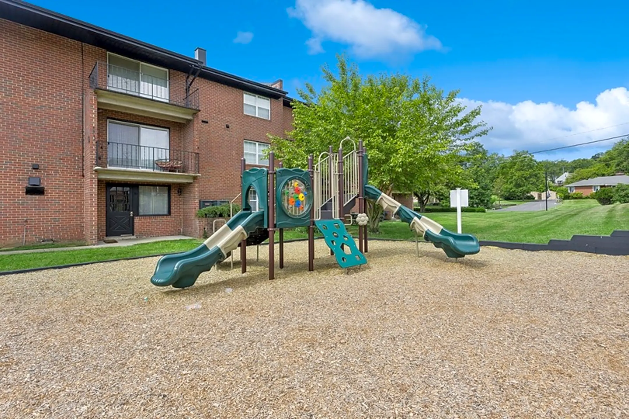 Oakleigh Apartments - 1803 Cobourg Ct | Parkville, MD For Rent | Rent.