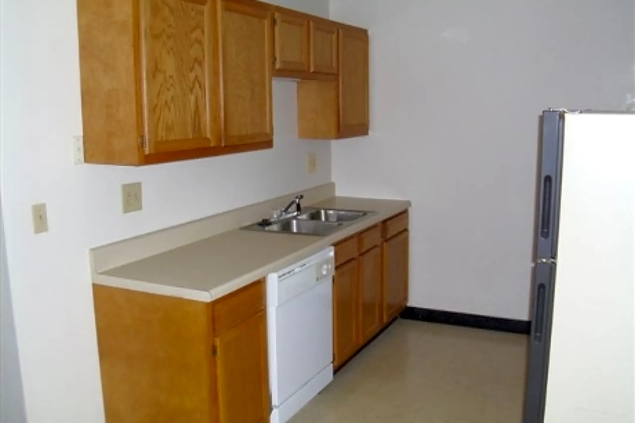 Twin Oaks Apartments 935 S Court St Circleville, OH Apartments for