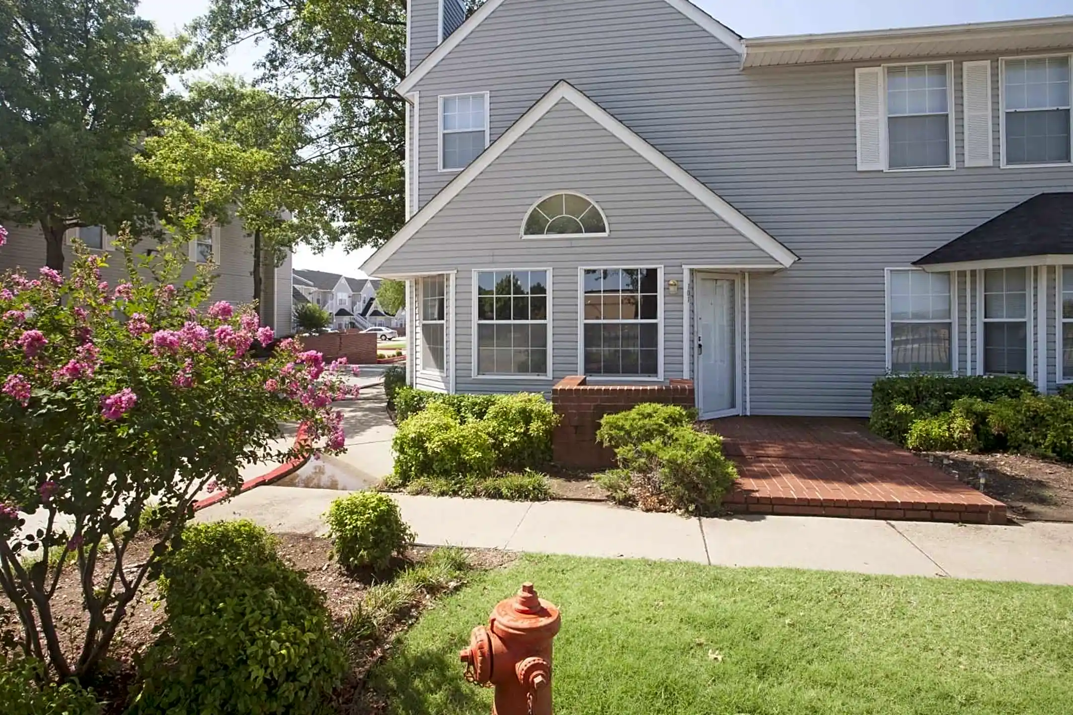 Building - Cape Cod Condominiums - Oklahoma City, OK