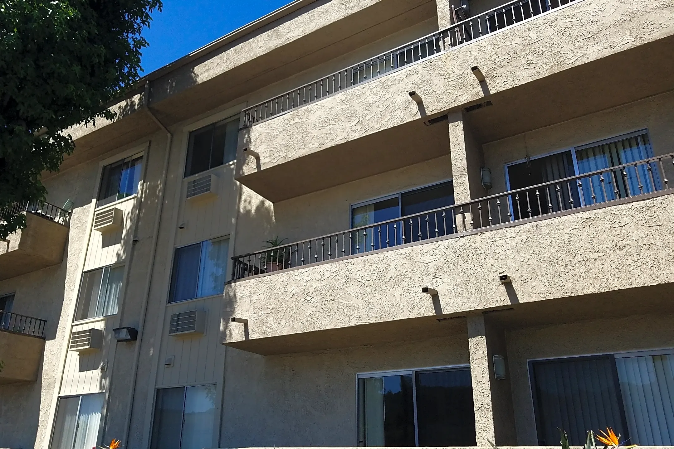 Tujunga Gardens 6643 Foothill Blvd Tujunga, CA Apartments for Rent